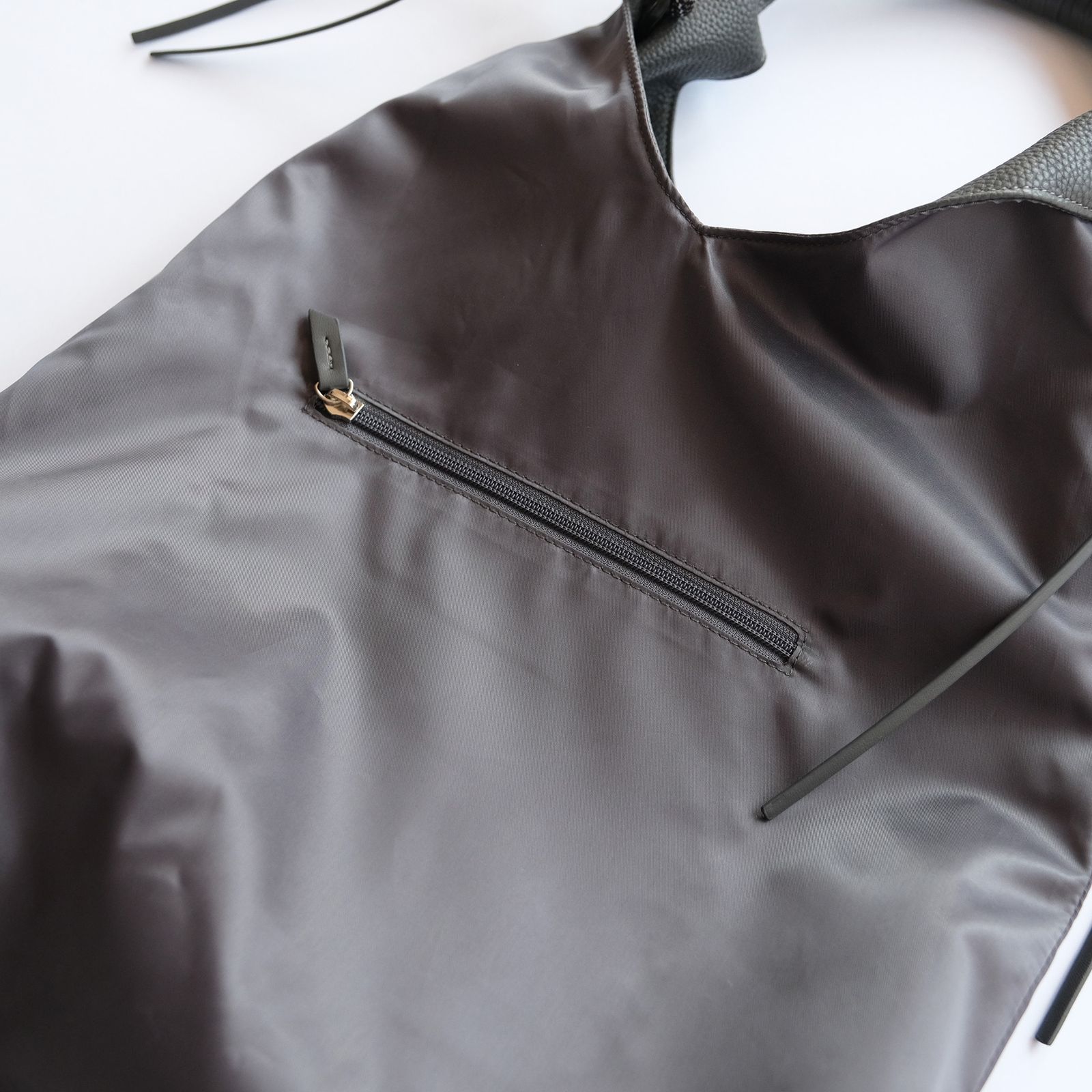 Tech Leather Wrapping Handle Tote -バッグ-（Charcoal / チャコール）