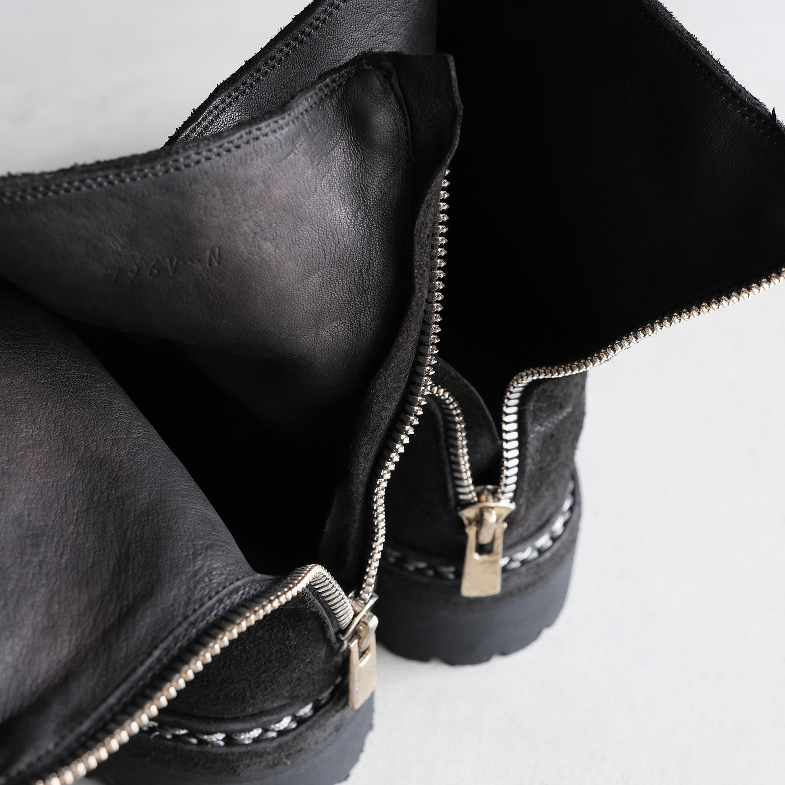 796V_N Horse Reverse Back Zip Boot -ブーツ-（Black / ブラック）