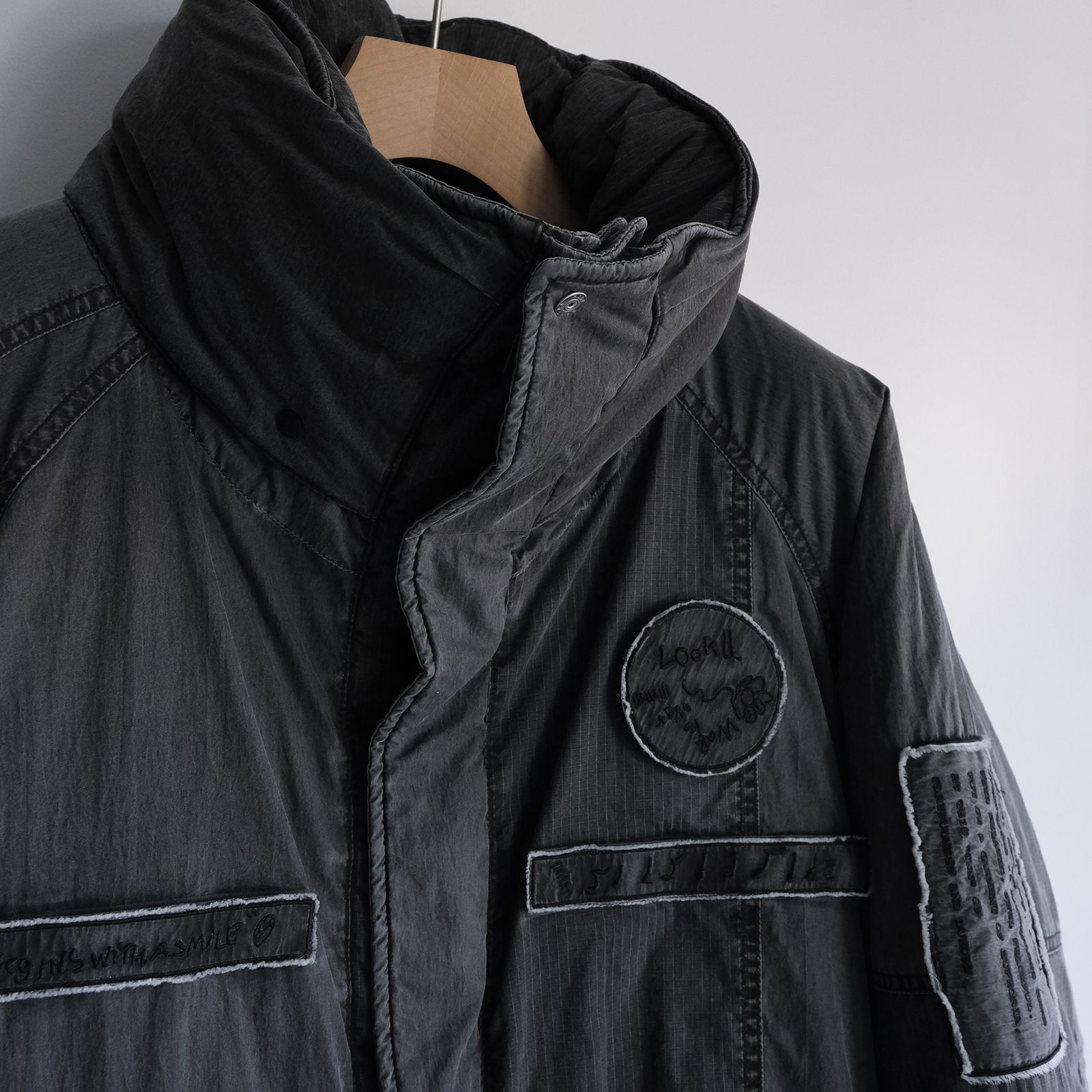 Padded Tactical Field Coat（INNAT×WILD THINGS）-コート-（Black / ブラック）