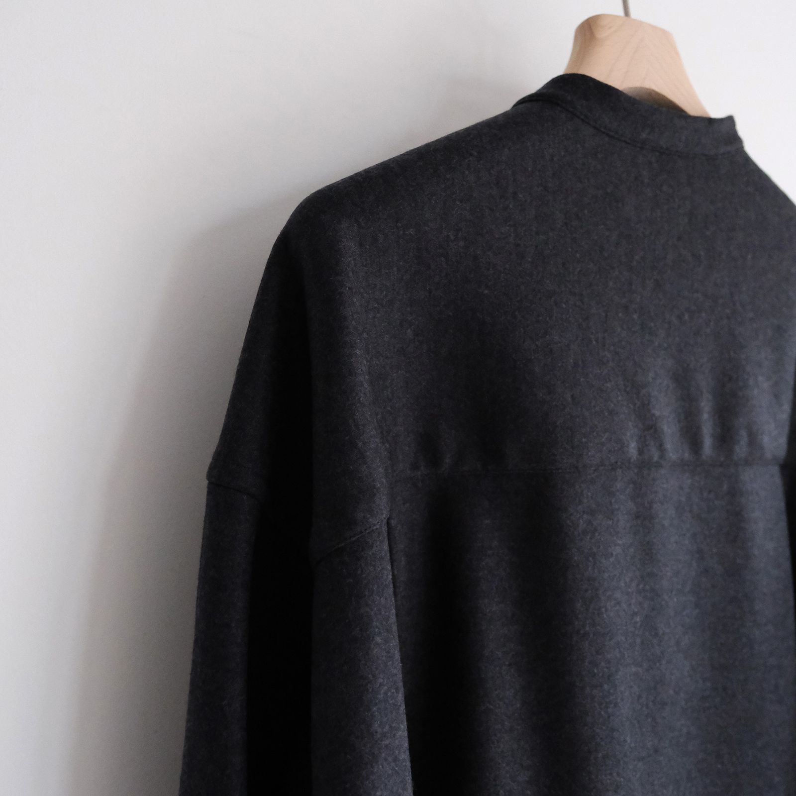Wool Smooth Flannel Oversized Band Collar Shirt -シャツ-（Gray / グレー）