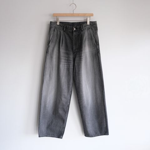 Selvage Denim Two Tuck Pants -デニムパンツ-（Black Light Fade / ブラックライトフェード）GU261-40061LB