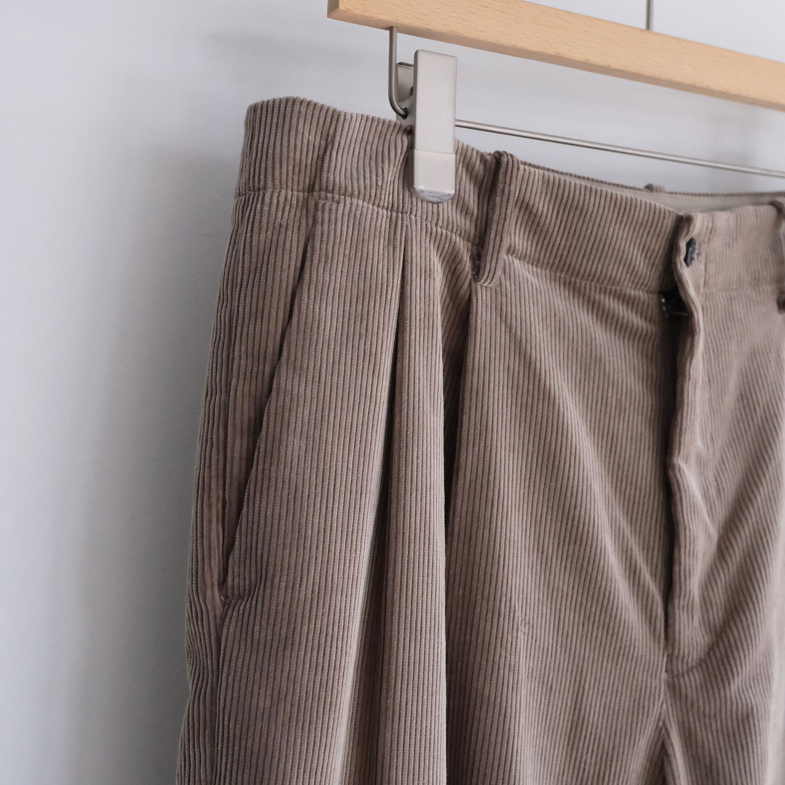Suvin Corduroy Wide Straight Trousers -パンツ-（Grege / グレージュ）