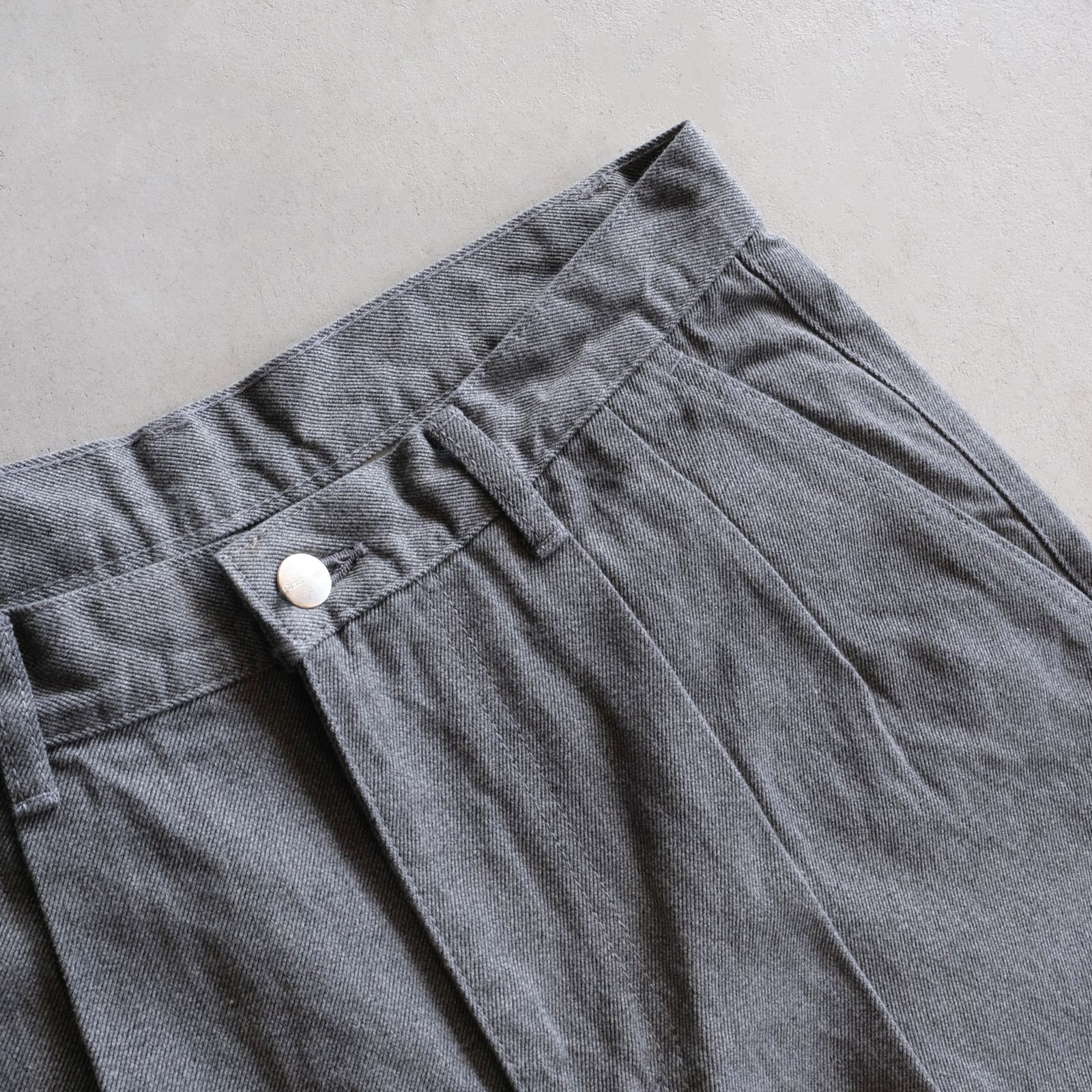 Graphpaper - Colorfast Denim Two Tuck Pants -パンツ-（Gray / グレー） | STACK STORE