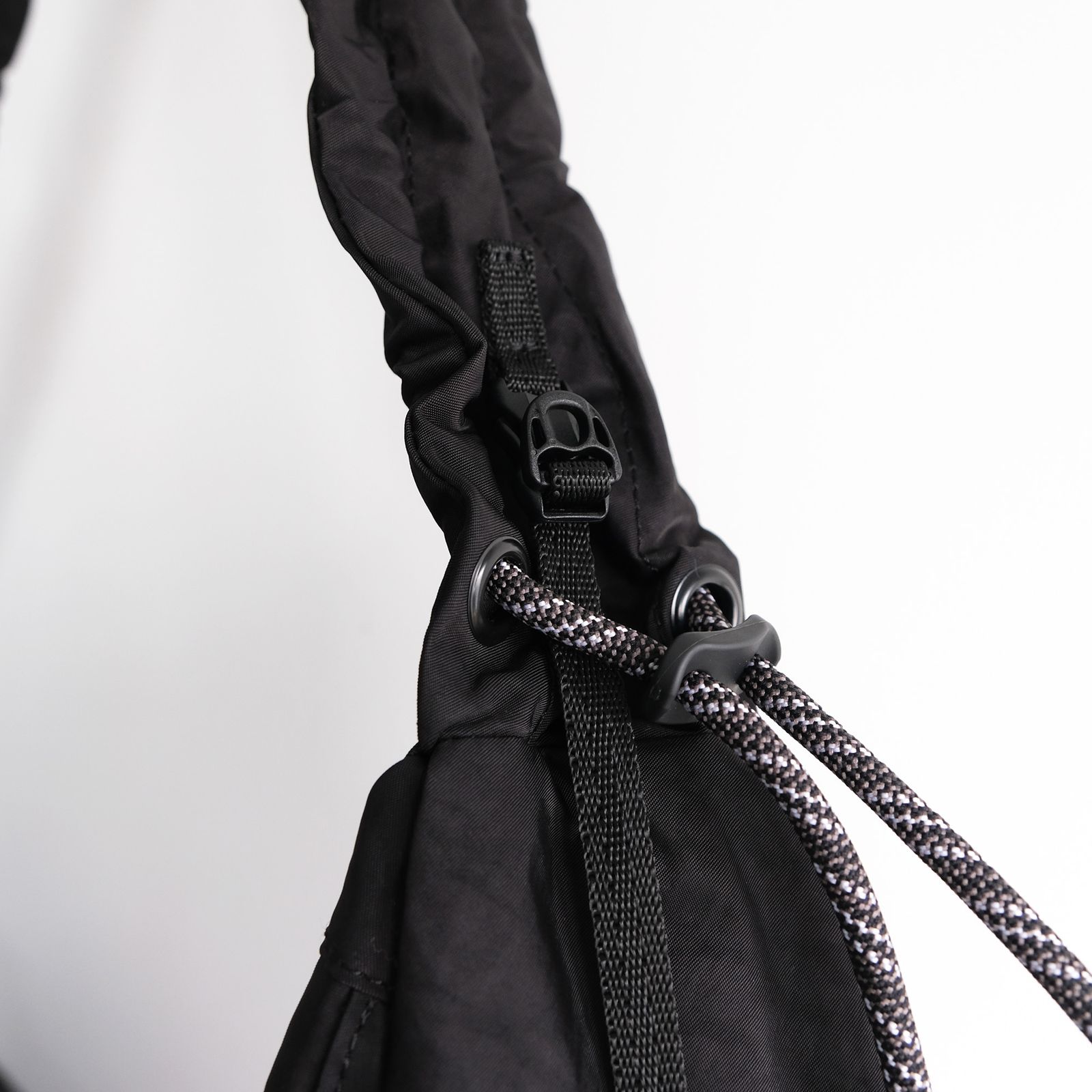 Textured Twill Body Bag -バッグ-（Black / ブラック）