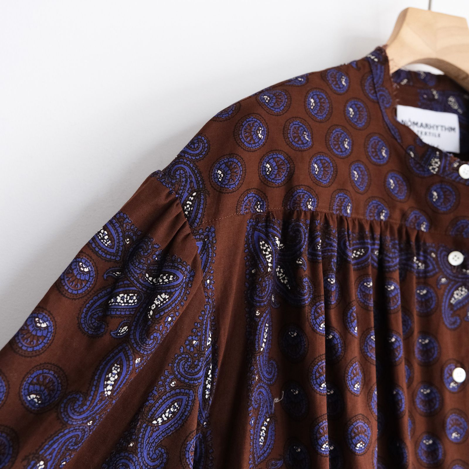 Paisley Gathered Blouse -ブラウス-（Brown / ブラウン）