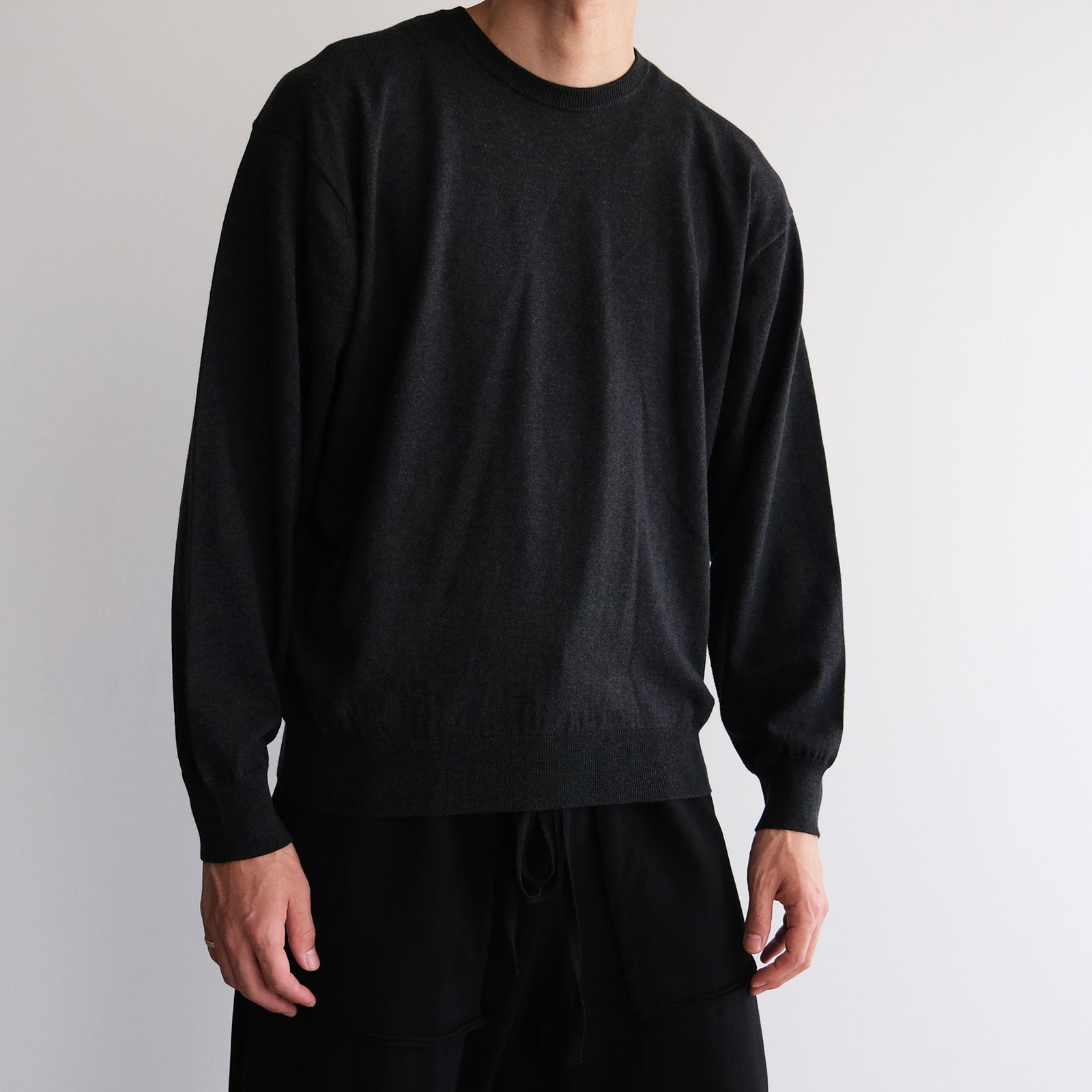 Cotton Cashmere Crew Neck -ニット-（Charcoal / チャコール）
