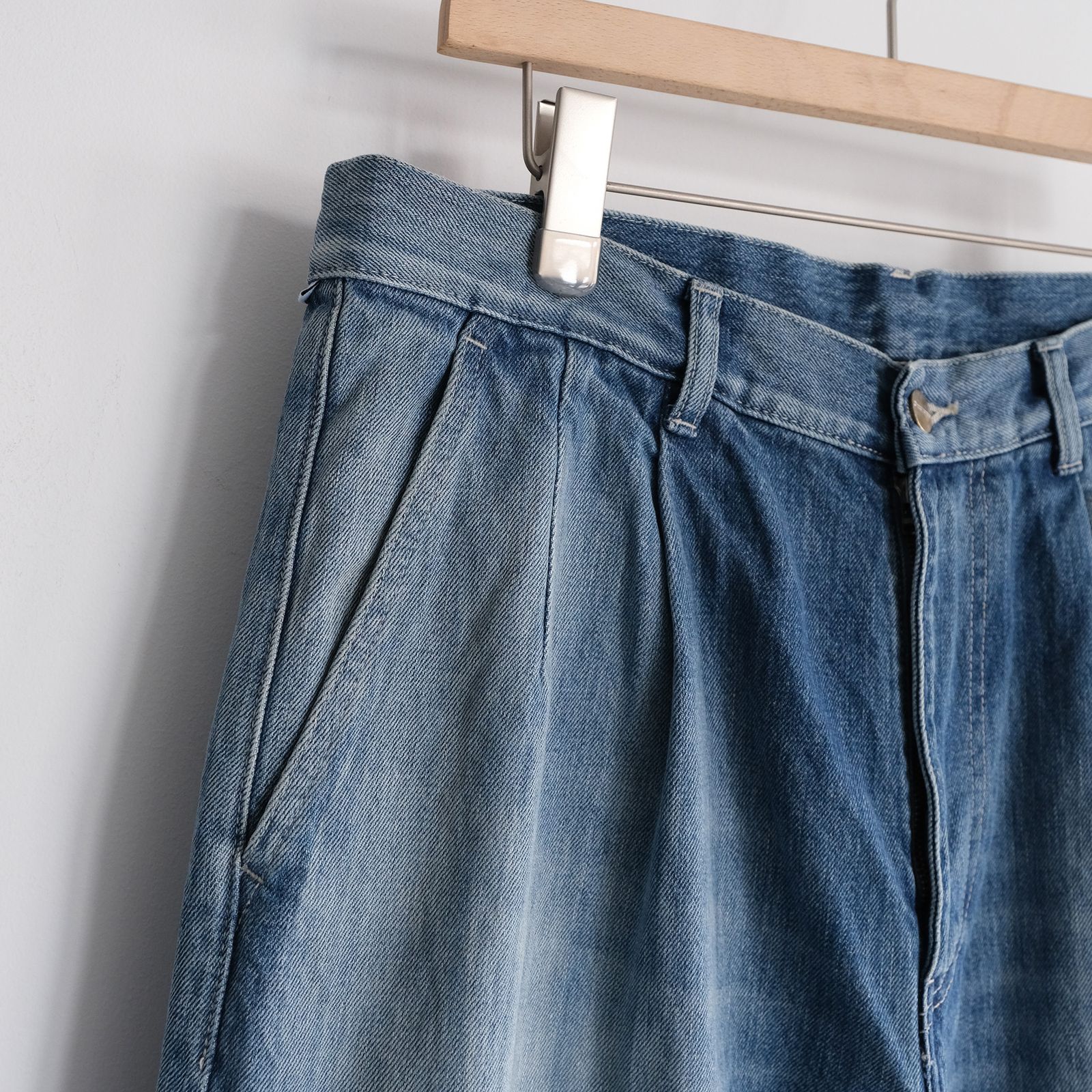 Selvage Denim Two Tuck Pants -デニムパンツ-（Indigo Light Fade / インディゴライトフェード）GU261-40061LB