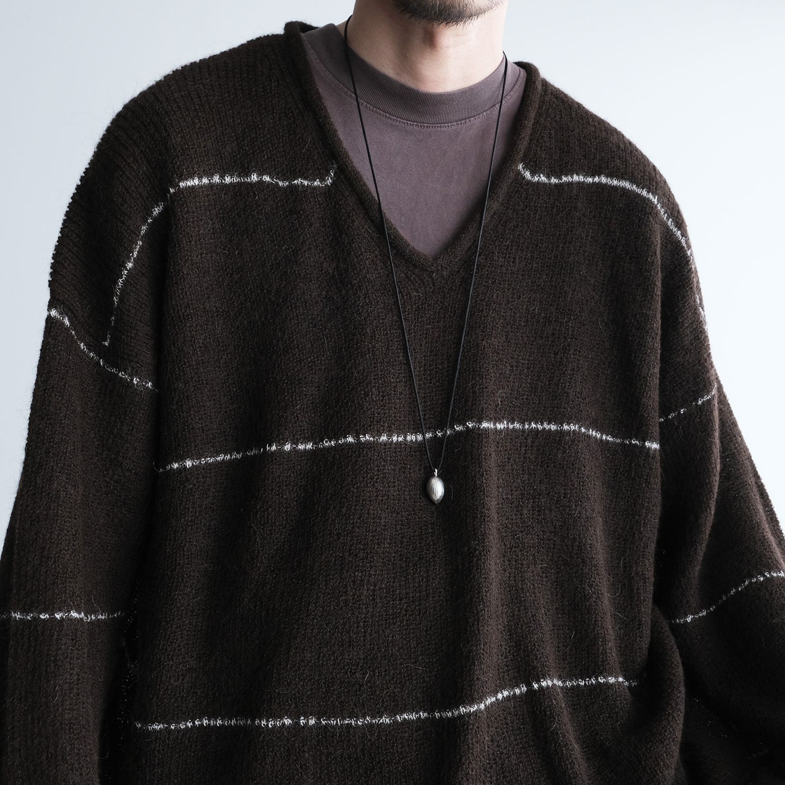V-Neck Line Border Sweater -ニット-（Brown / ブラウン）