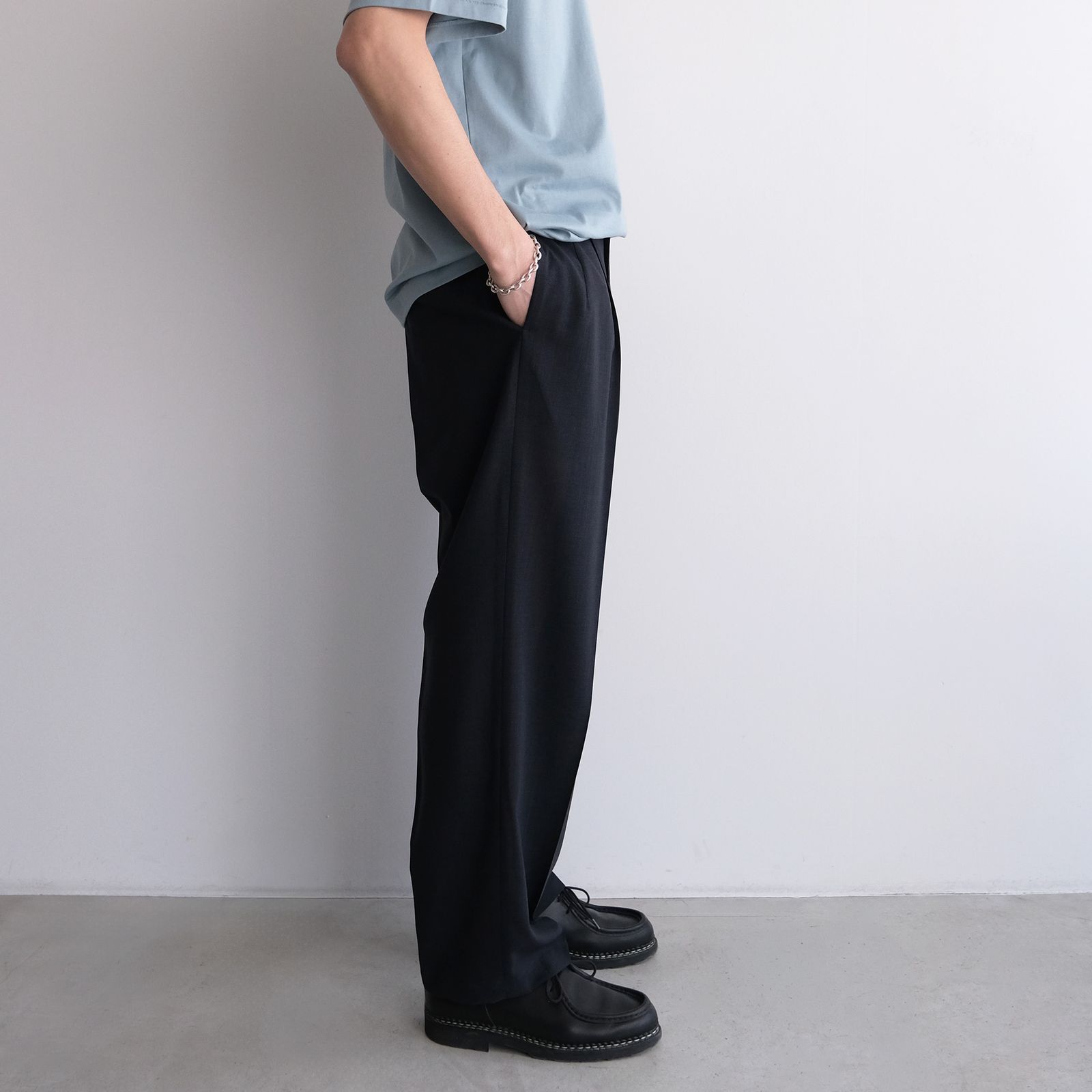 Twist Wool Gauze Two Tucked Easy Pants -スラックス-（Navy Top / ネイビートップ）