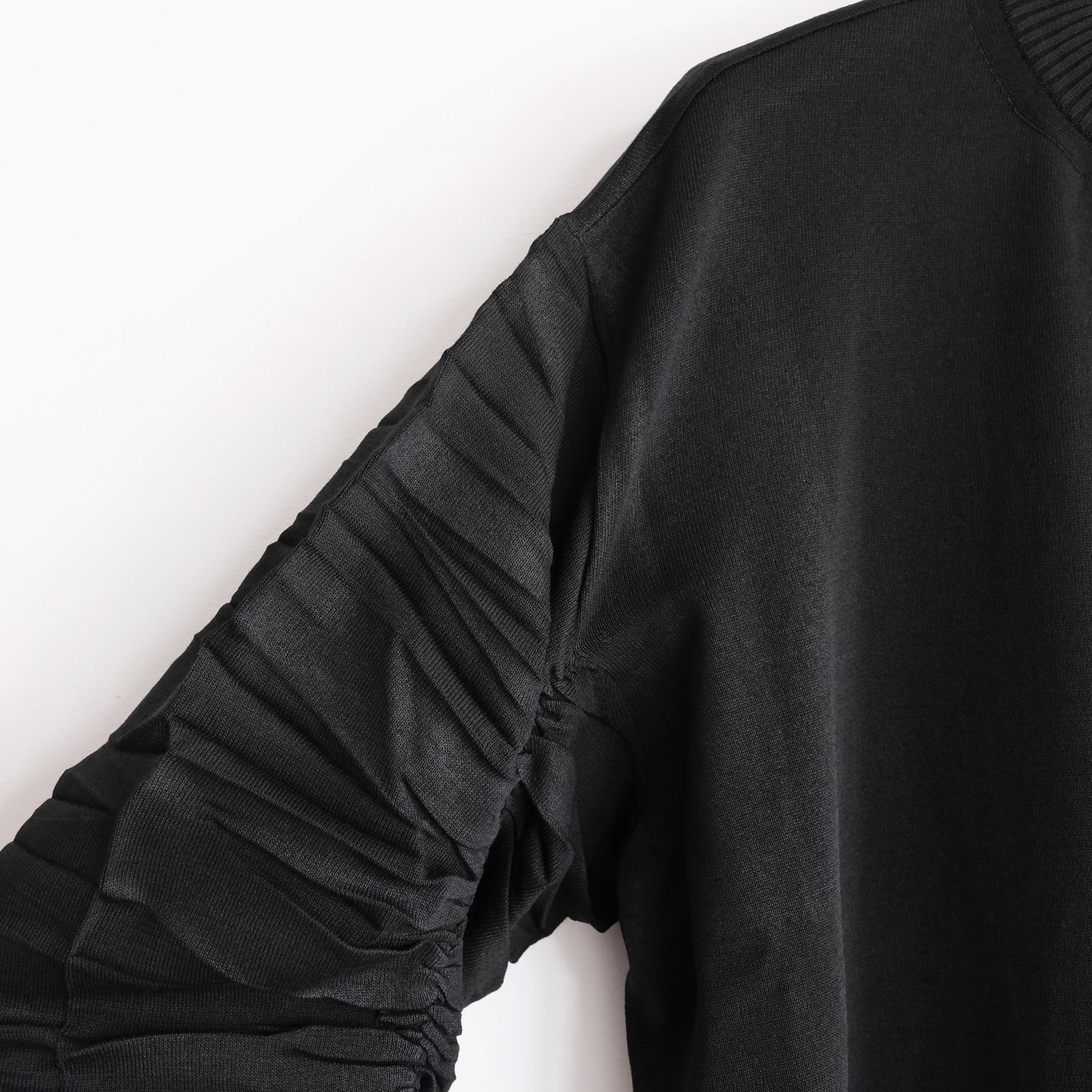 "Shirring" Sleeve Knit -ニット-（Black / ブラック）