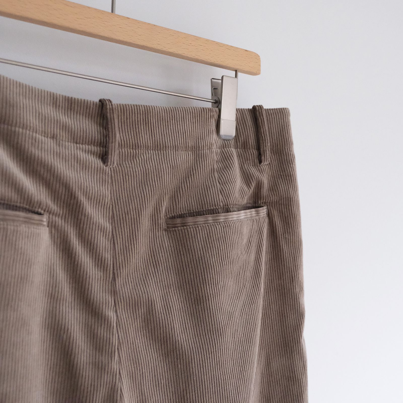 Suvin Corduroy Wide Straight Trousers -パンツ-（Grege / グレージュ）