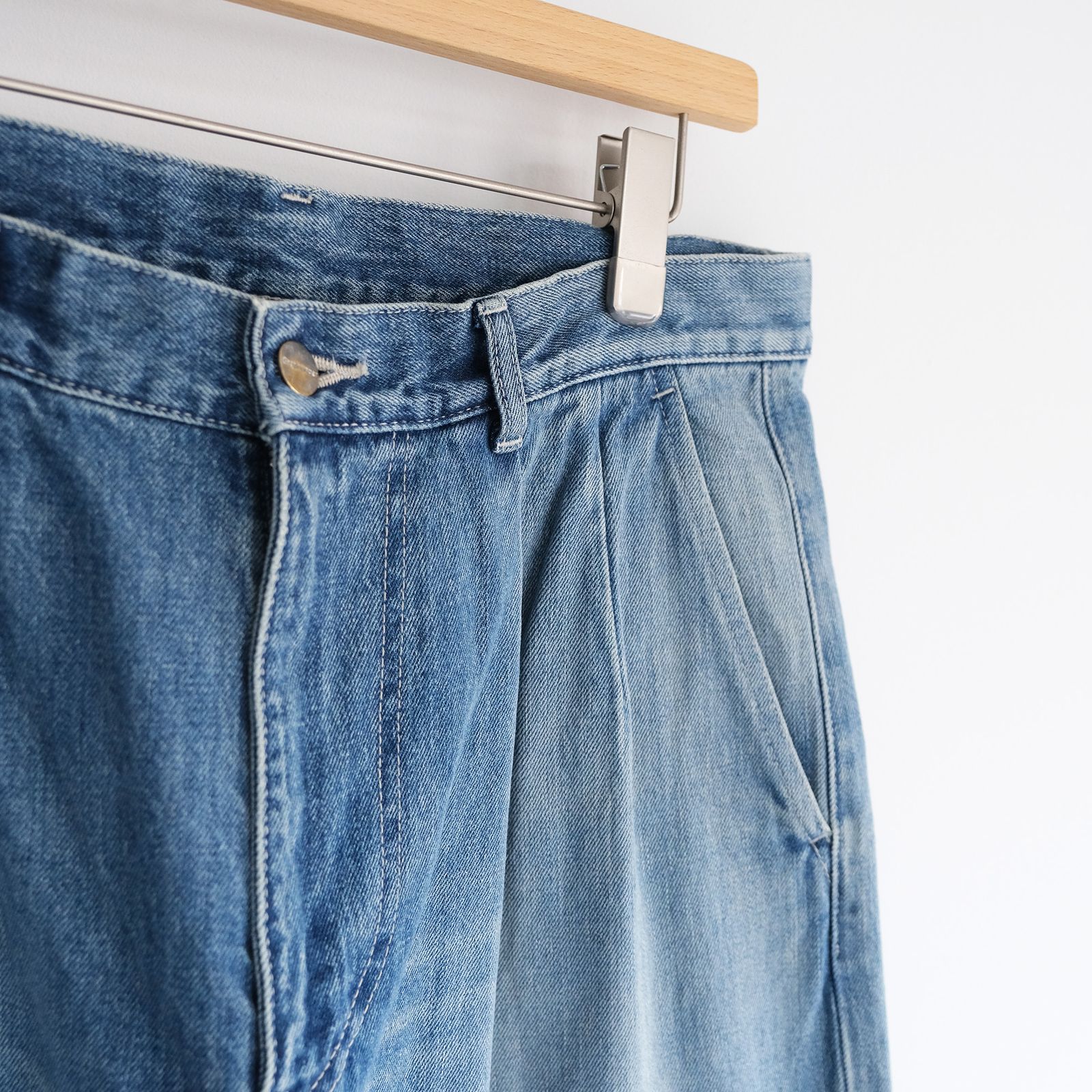 Selvage Denim Two Tuck Tapered Pants -パンツ-（Indigo Light Fade / インディゴライトフェード）
