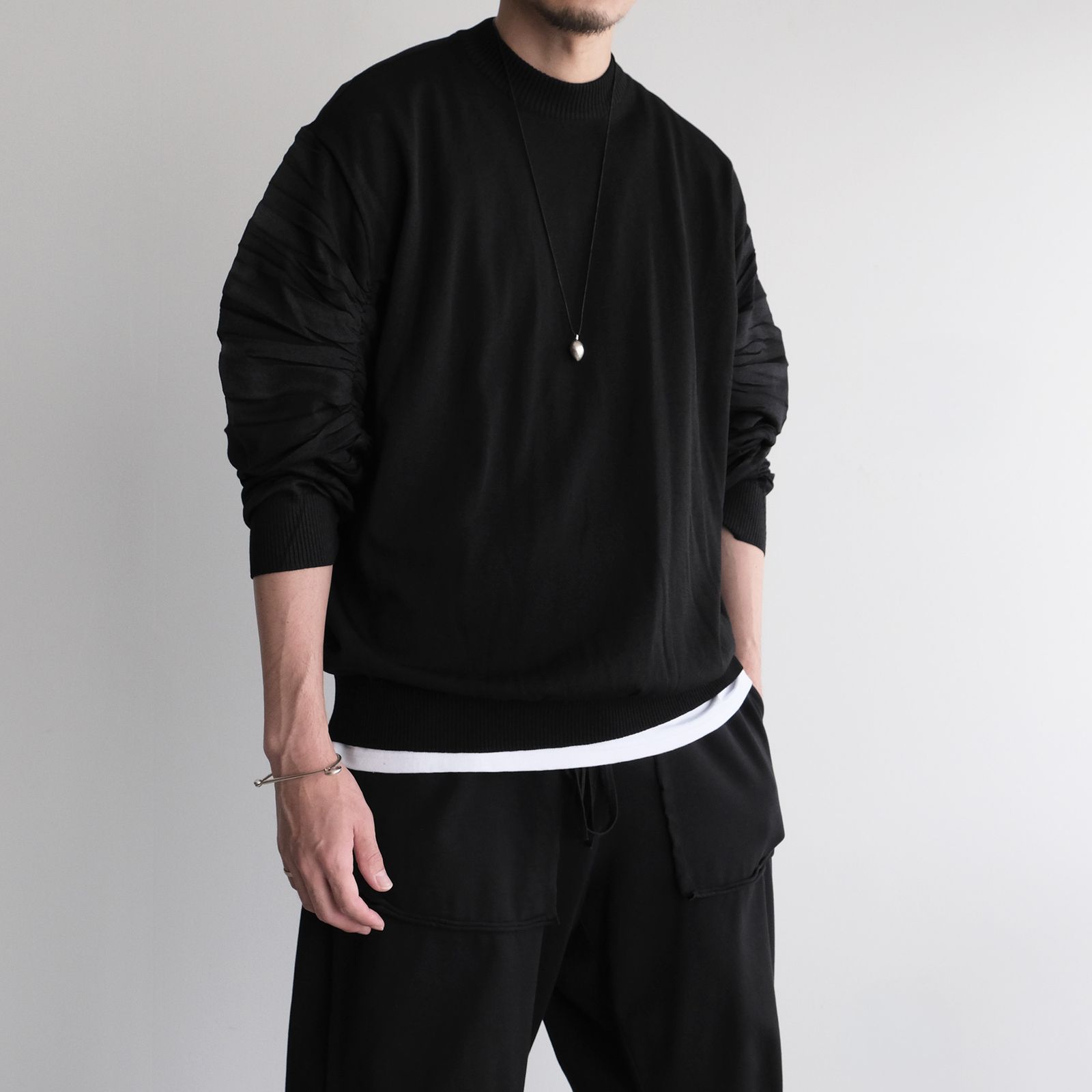 "Shirring" Sleeve Knit -ニット-（Black / ブラック）