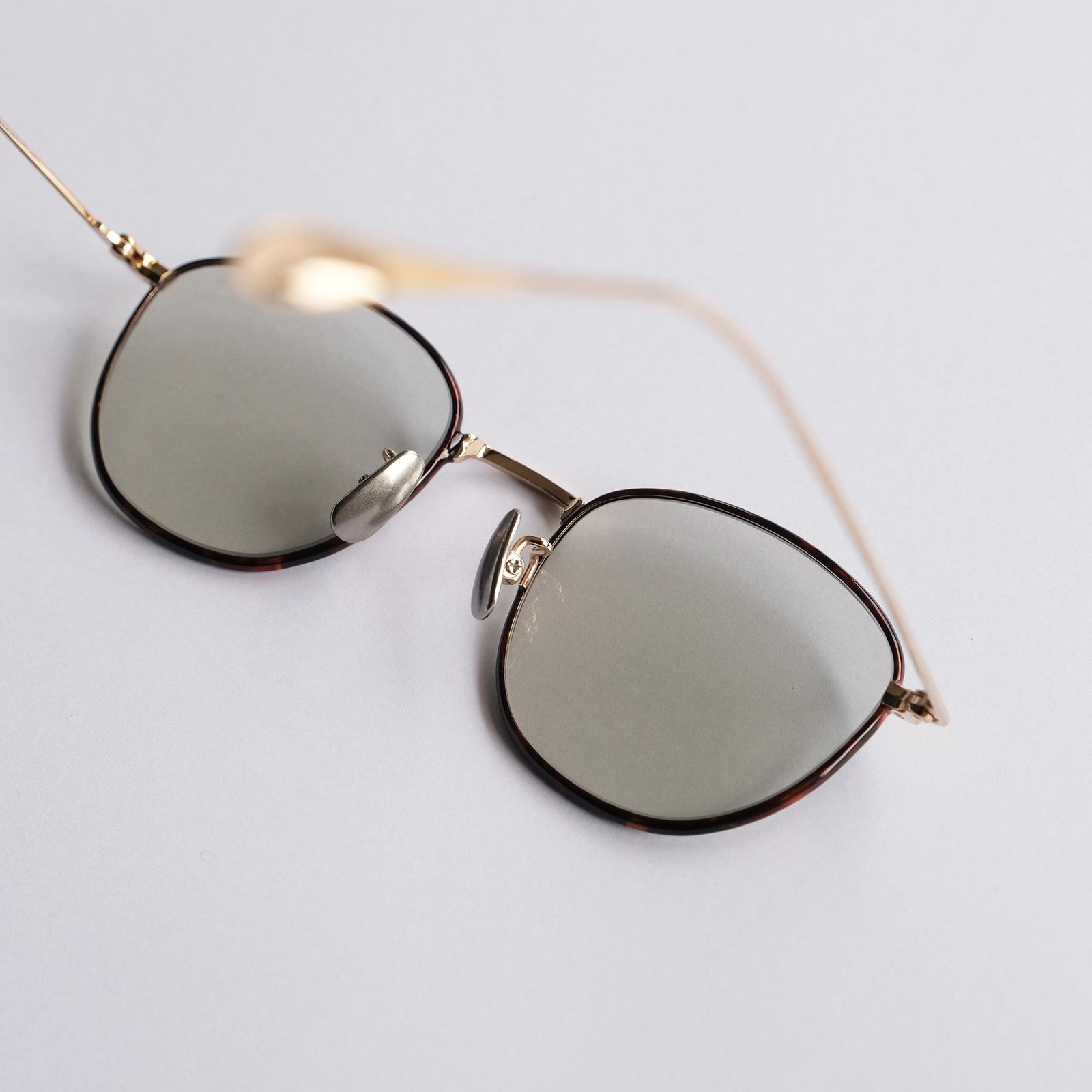 KOUGETSU #6 Champagne Gold & Amber × Gray Green to D.Gray (調光モデル) -サングラス-