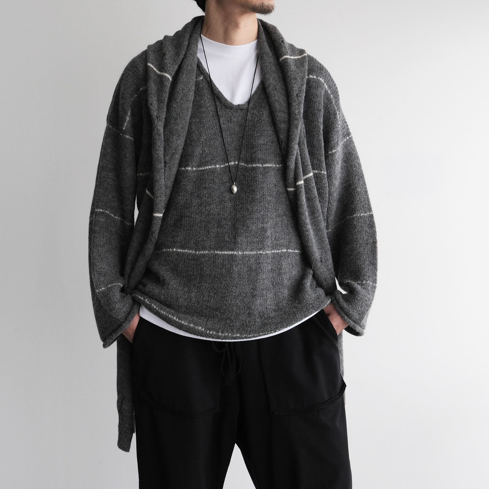 V-Neck Line Border Sweater -ニット-（Gray / グレー）