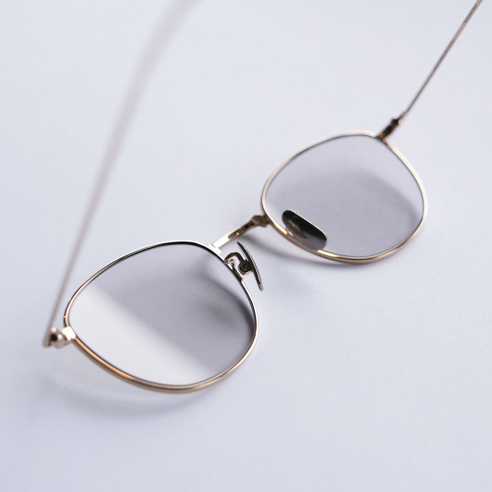 "KOUGETSU" Champagne Gold × Clear to D.Gray (調光モデル) -サングラス-