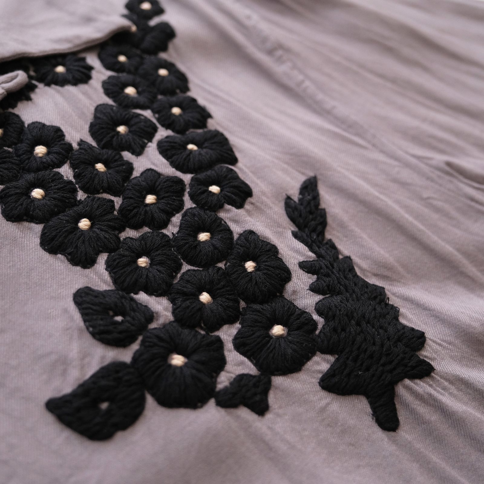 Flower Hand Embroidery Shirt -シャツ-（Gray / グレー）