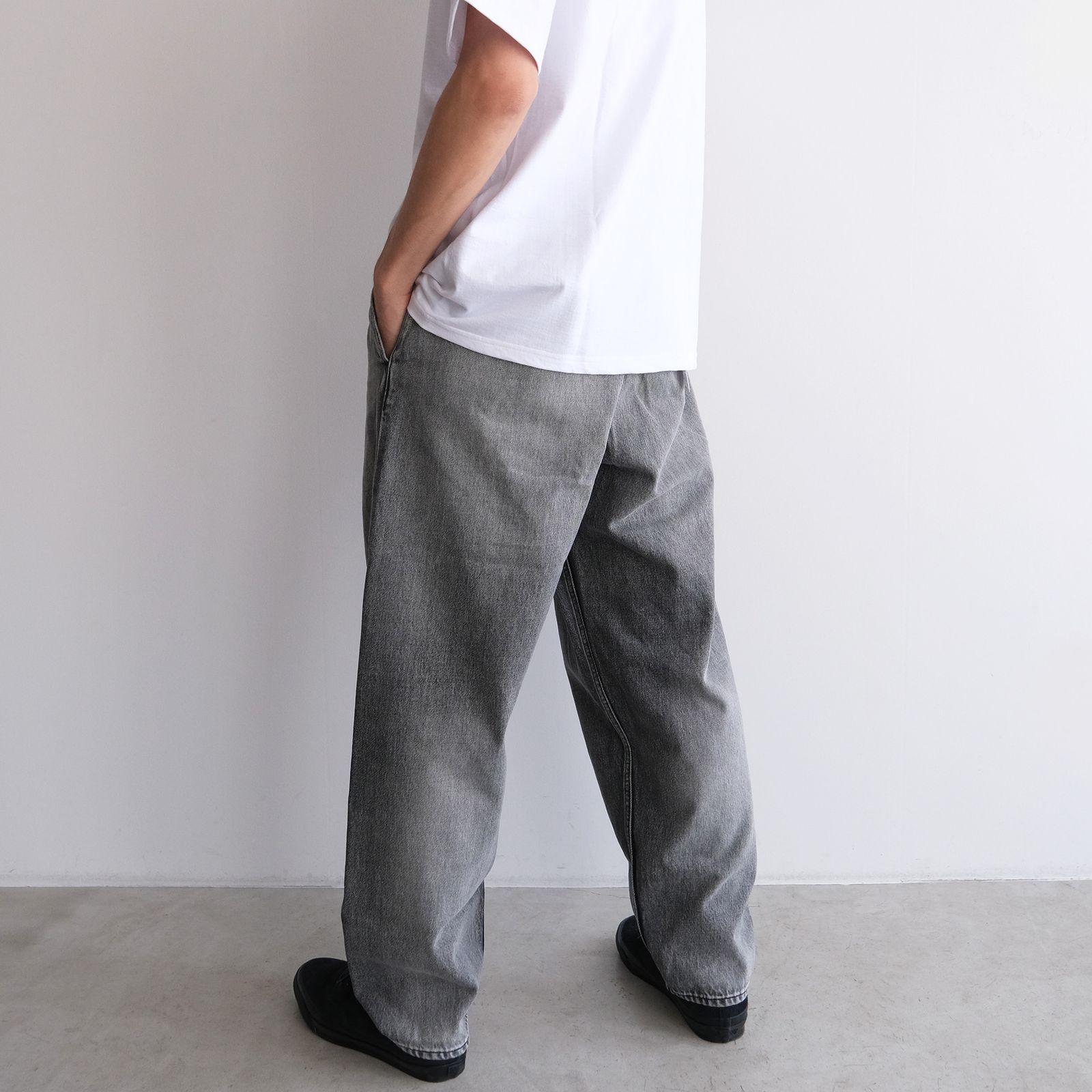 Selvage Denim Two Tuck Tapered Pants -パンツ-（Black Light Fade / ブラックライトフェード）