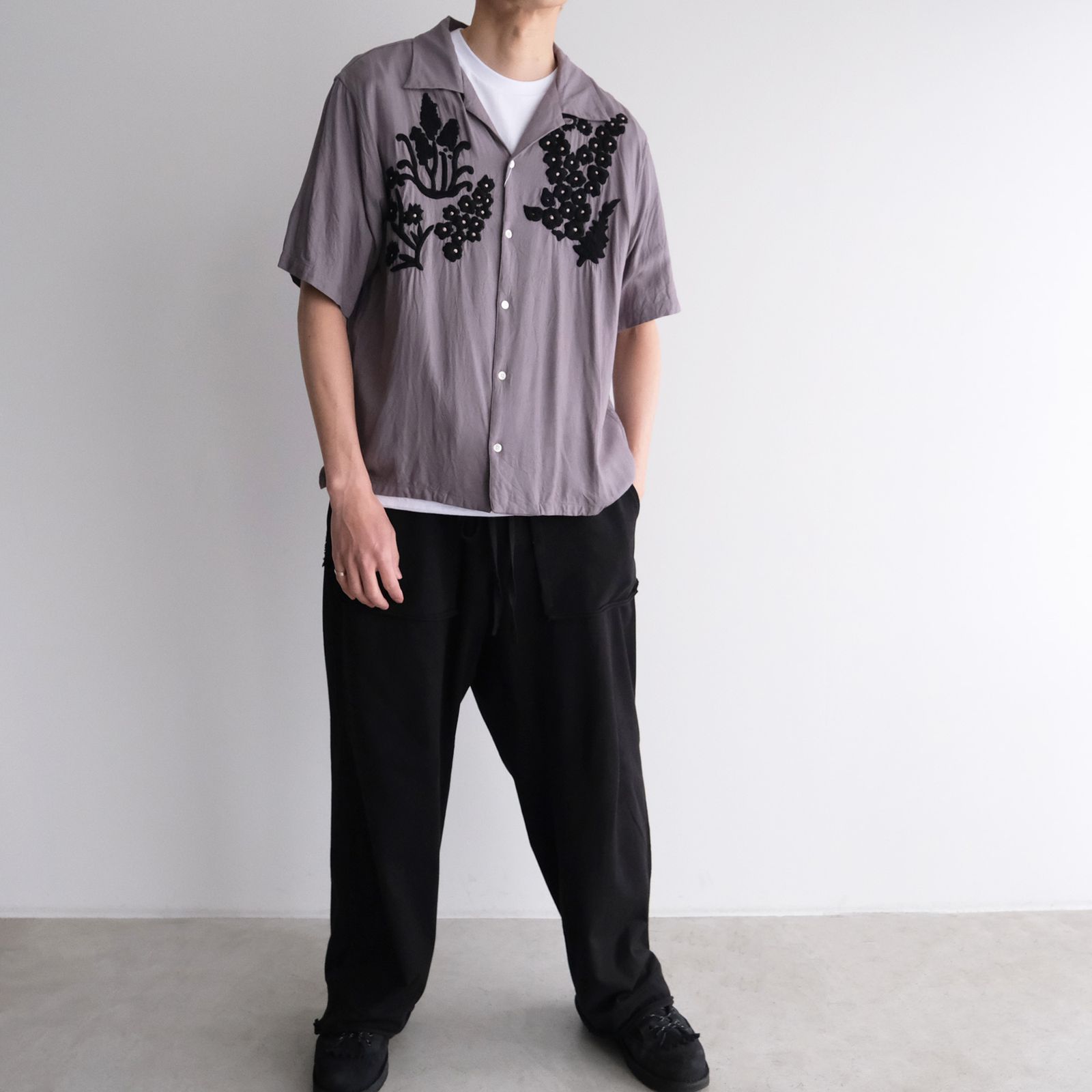Flower Hand Embroidery Shirt -シャツ-（Gray / グレー）