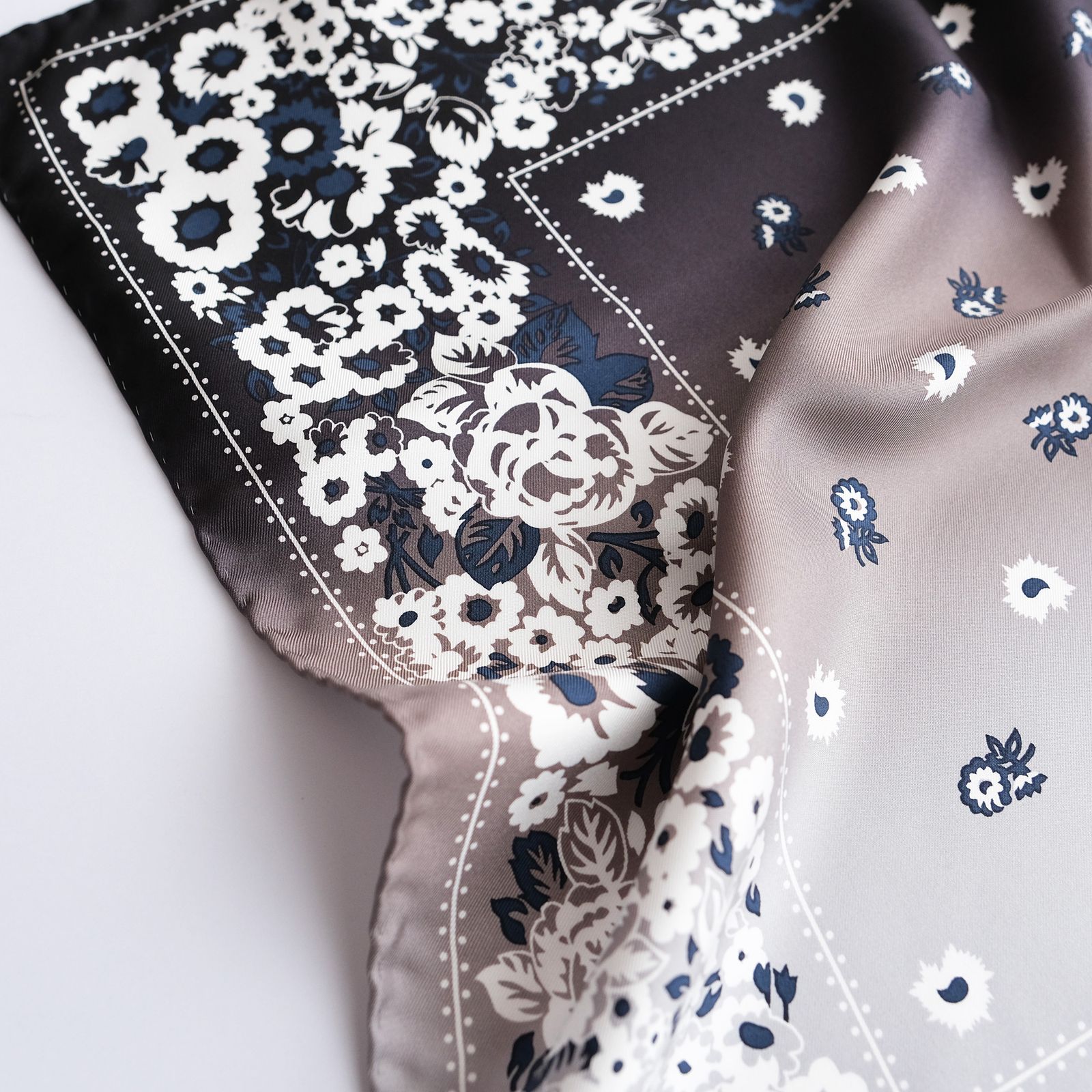 DYG Gradation Silk Bandana -バンダナ-（Black×Gray / ブラック×グレー）