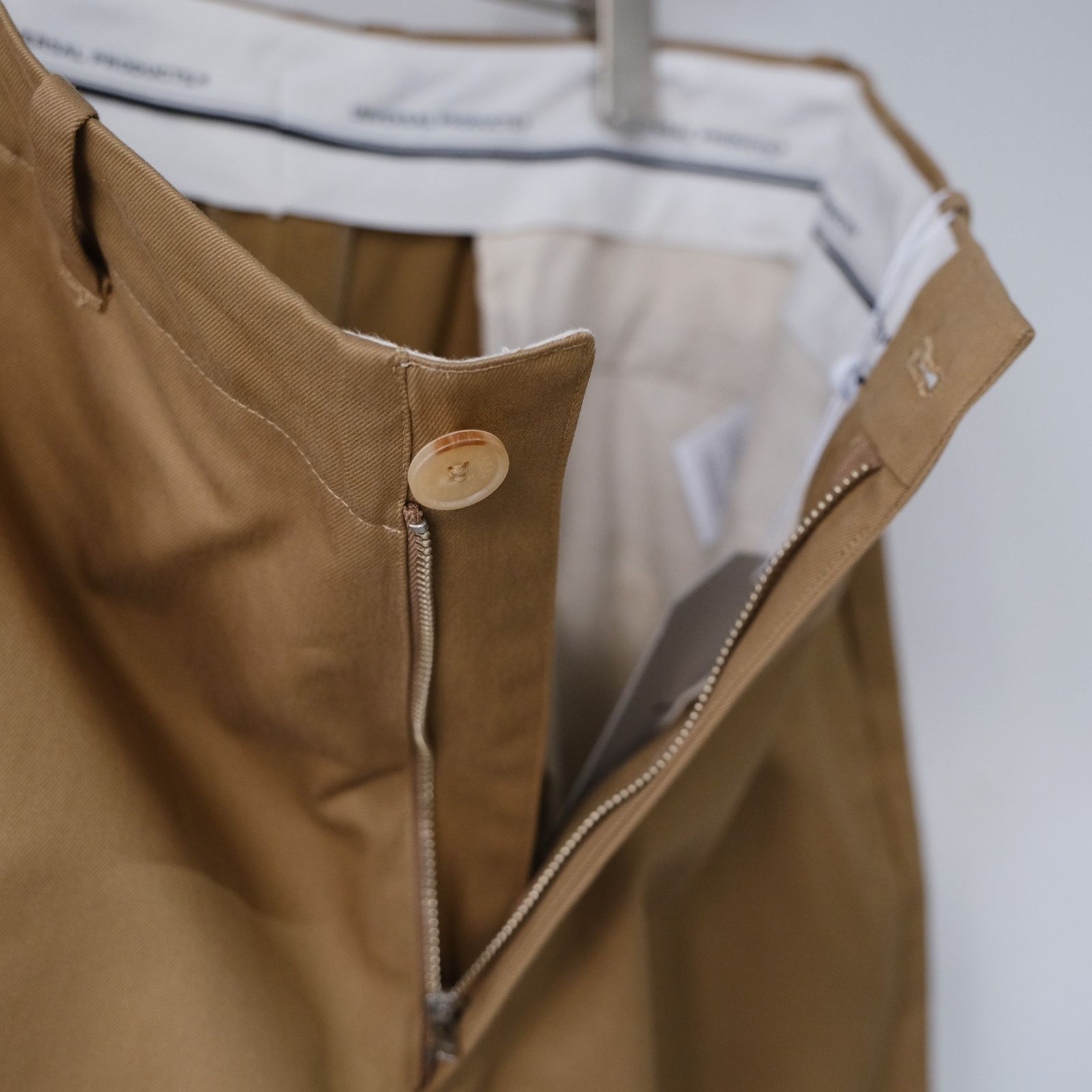 UNIVERSAL PRODUCTS - No Tuck Chino Trousers -チノパンツ-（Beige