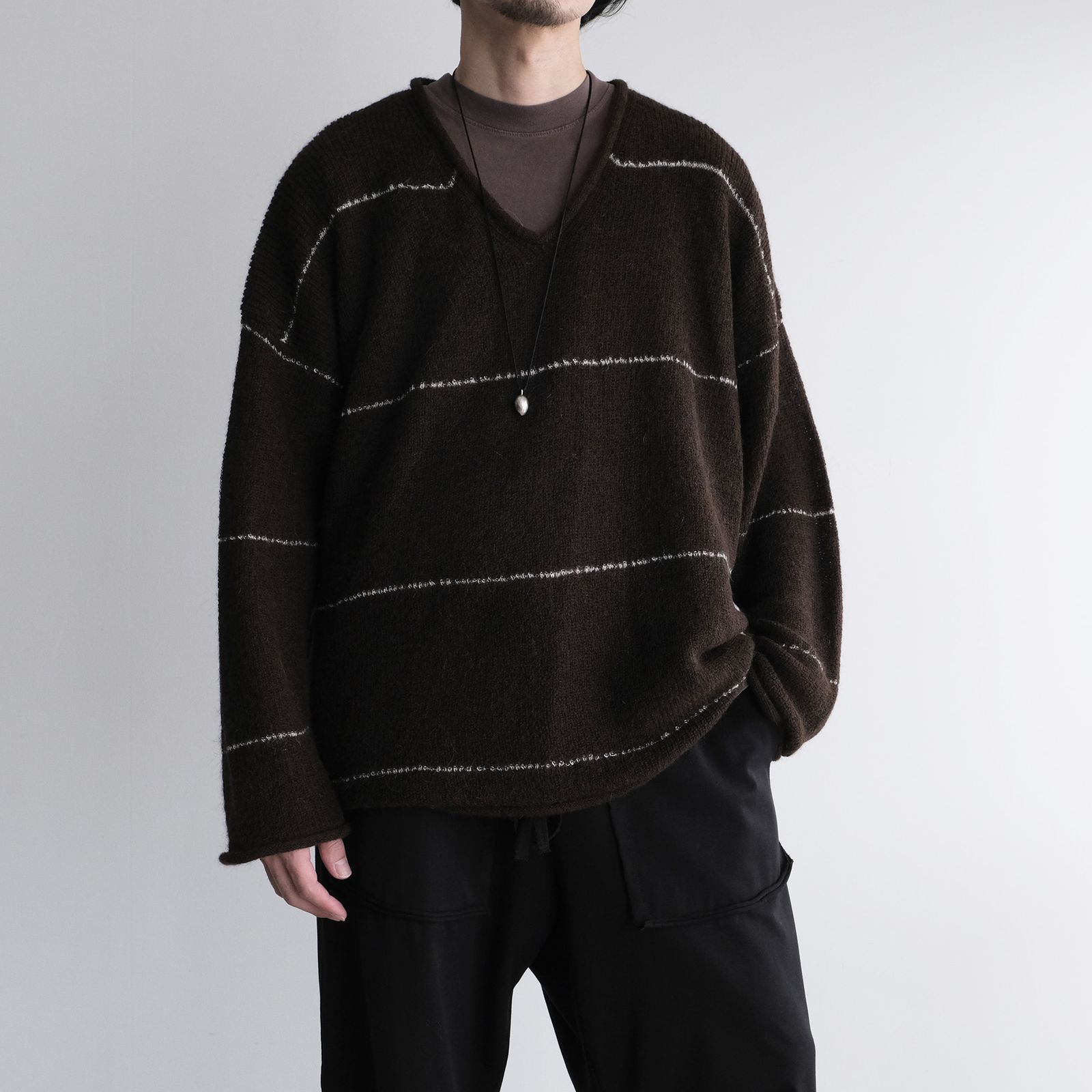 V-Neck Line Border Sweater -ニット-（Brown / ブラウン）