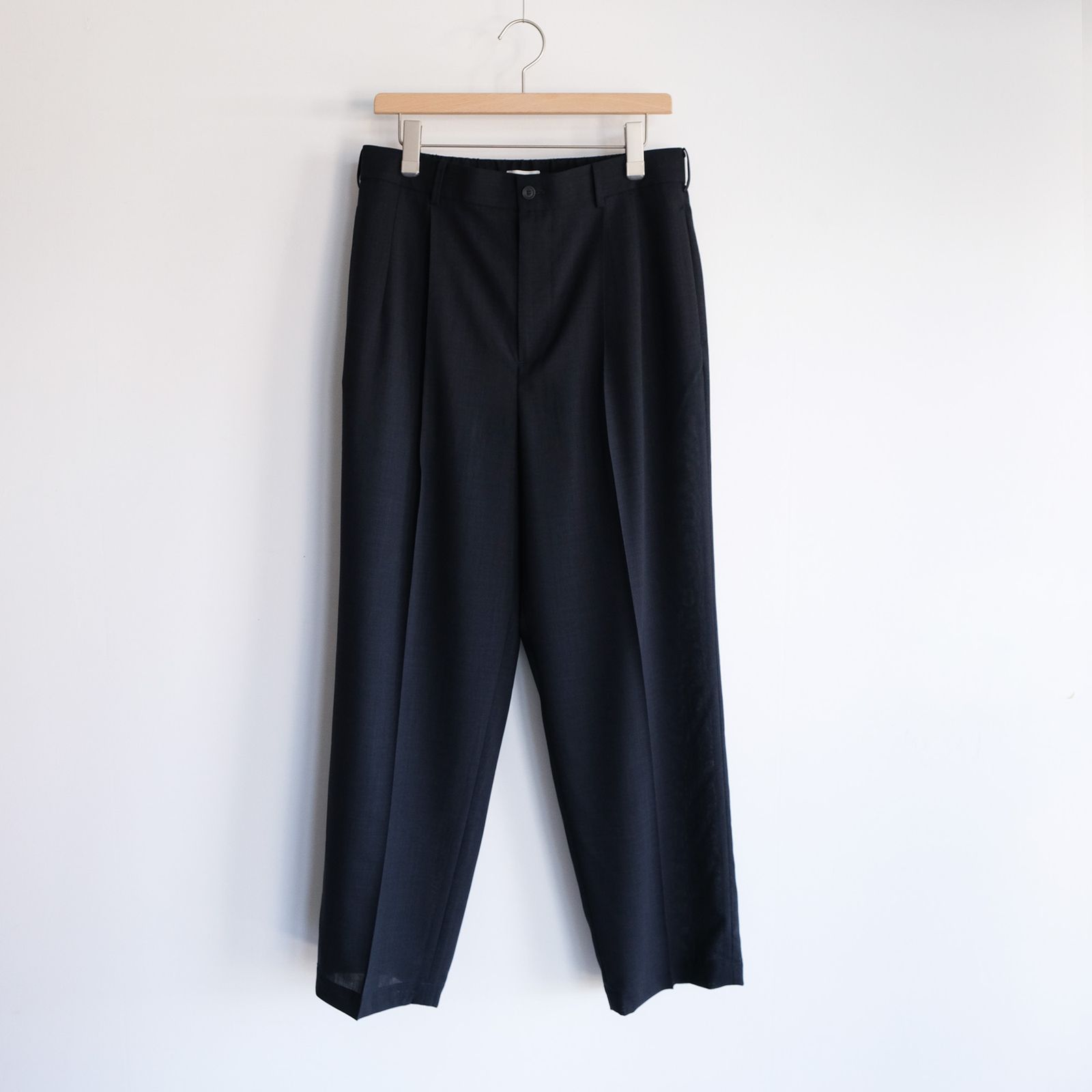 Twist Wool Gauze Two Tucked Easy Pants -スラックス-（Navy Top / ネイビートップ）