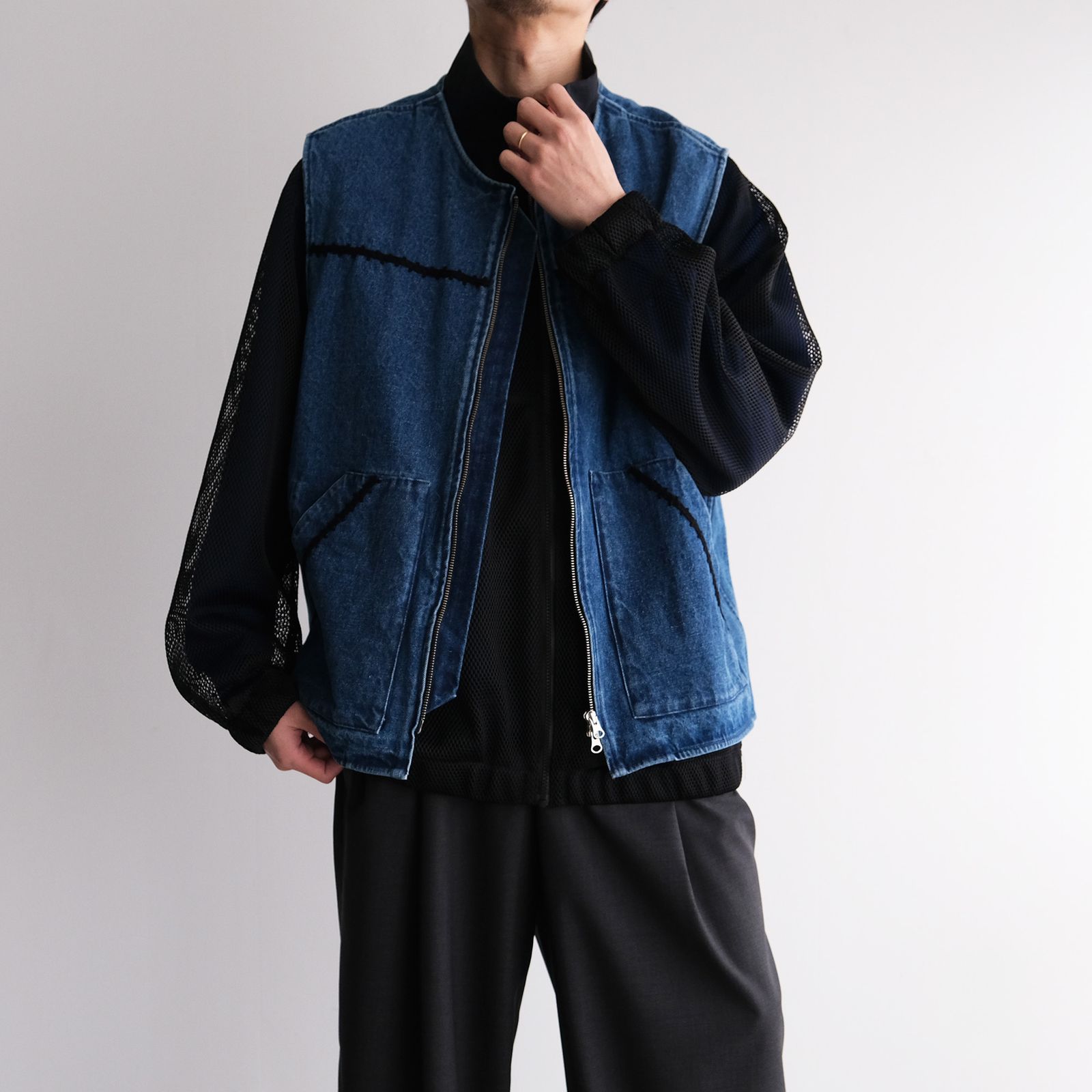 Trim Embroidery Denim Vest -ベスト-（Indigo×Black / インディゴ×ホワイト）