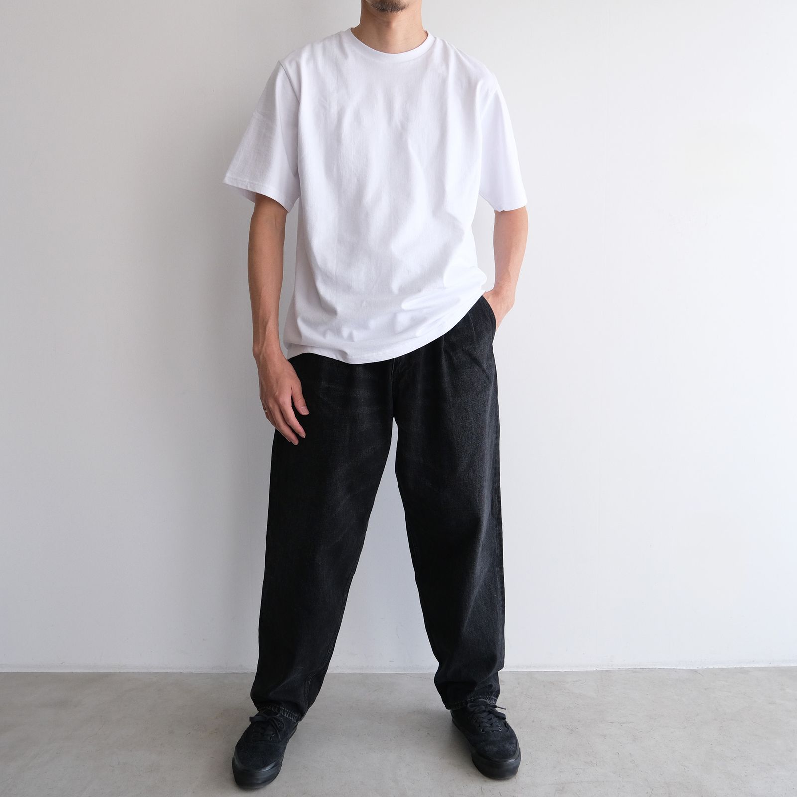 Selvage Denim Two Tuck Tapered Pants -パンツ-（Black Dark Fade / ブラックダークフェード）