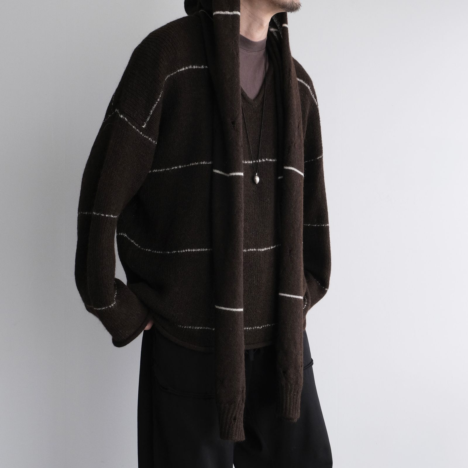 V-Neck Line Border Sweater -ニット-（Brown / ブラウン）