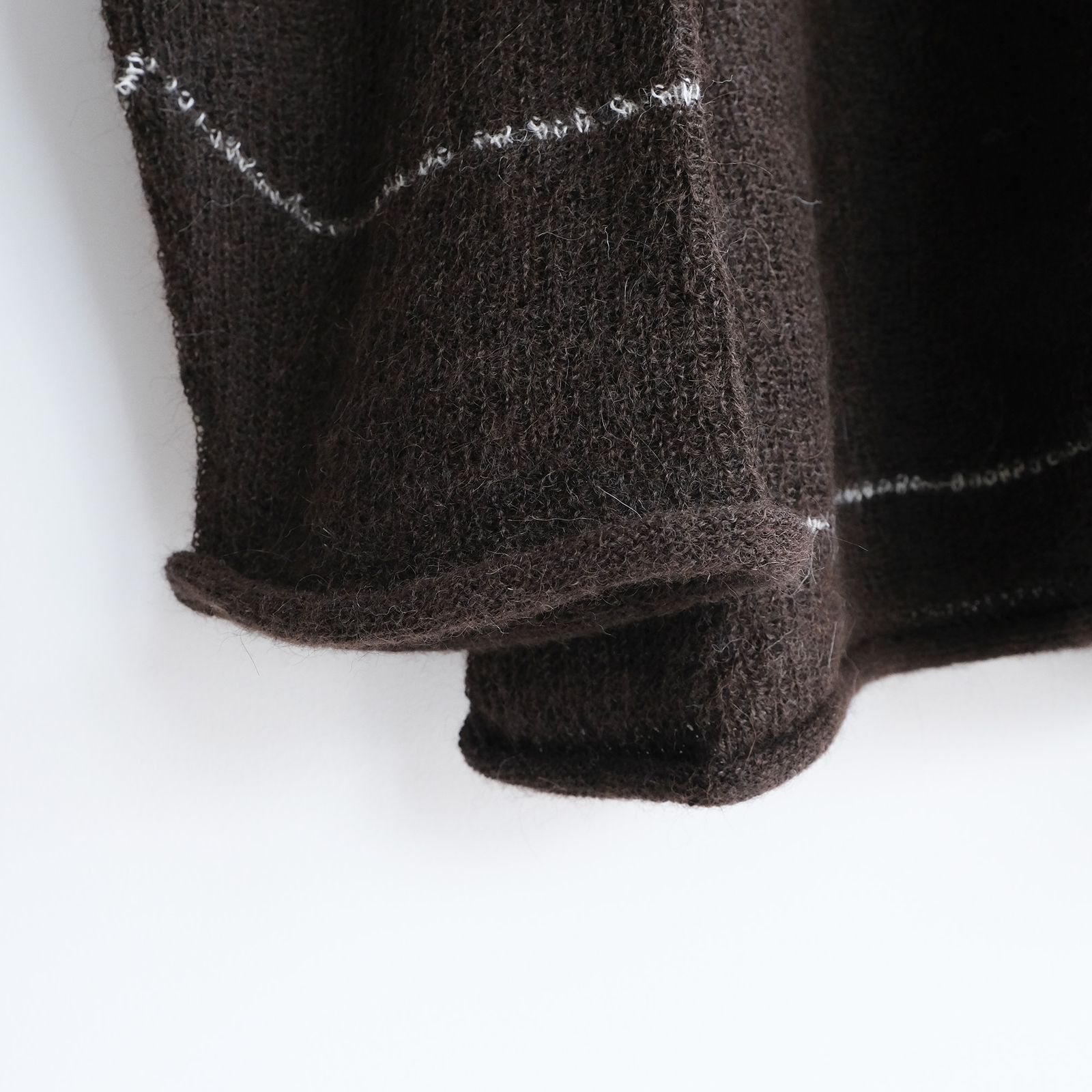 V-Neck Line Border Sweater -ニット-（Brown / ブラウン）