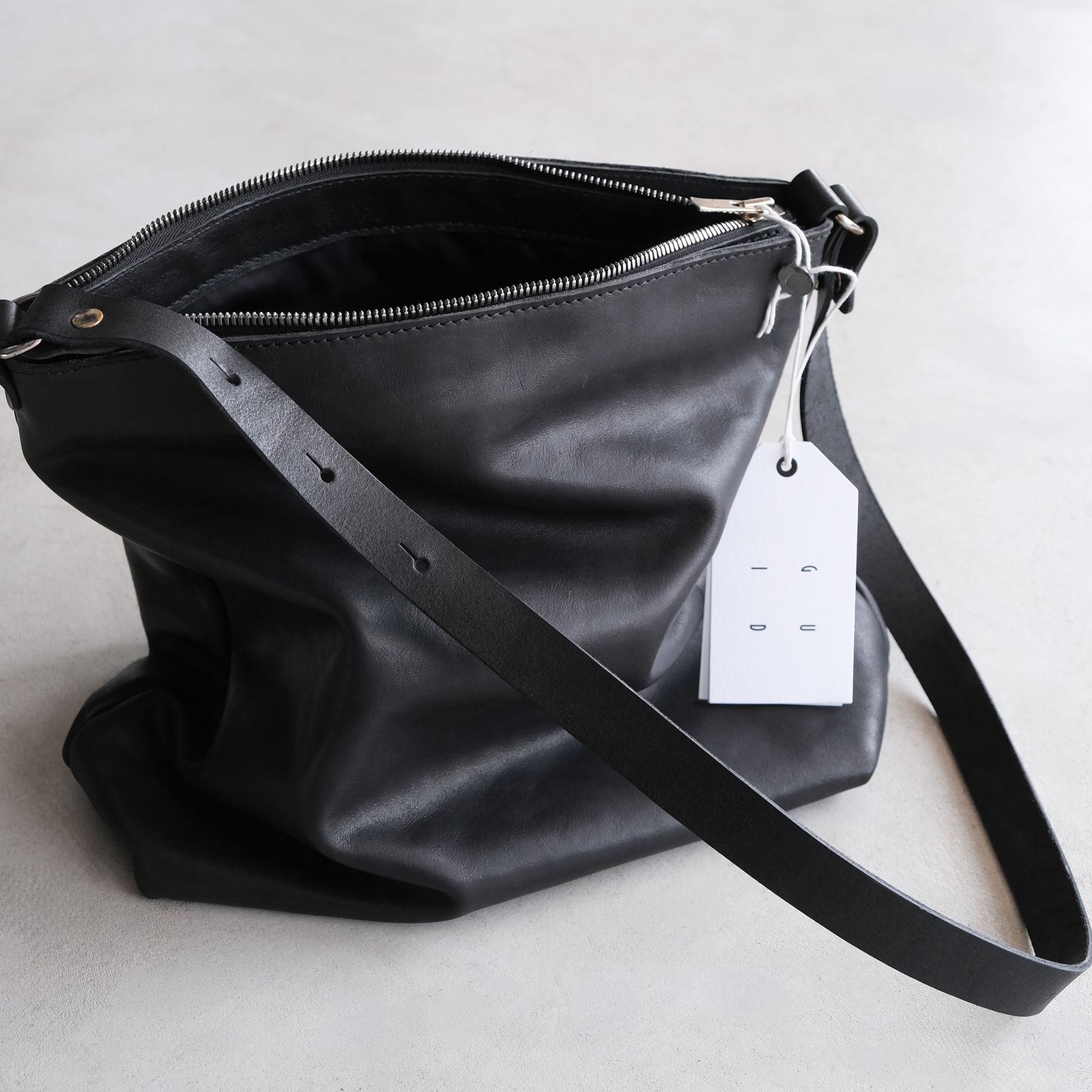 Soft Horse Full Grain Nylon Lining Shoulder Bag -バッグ-（Black / ブラック）