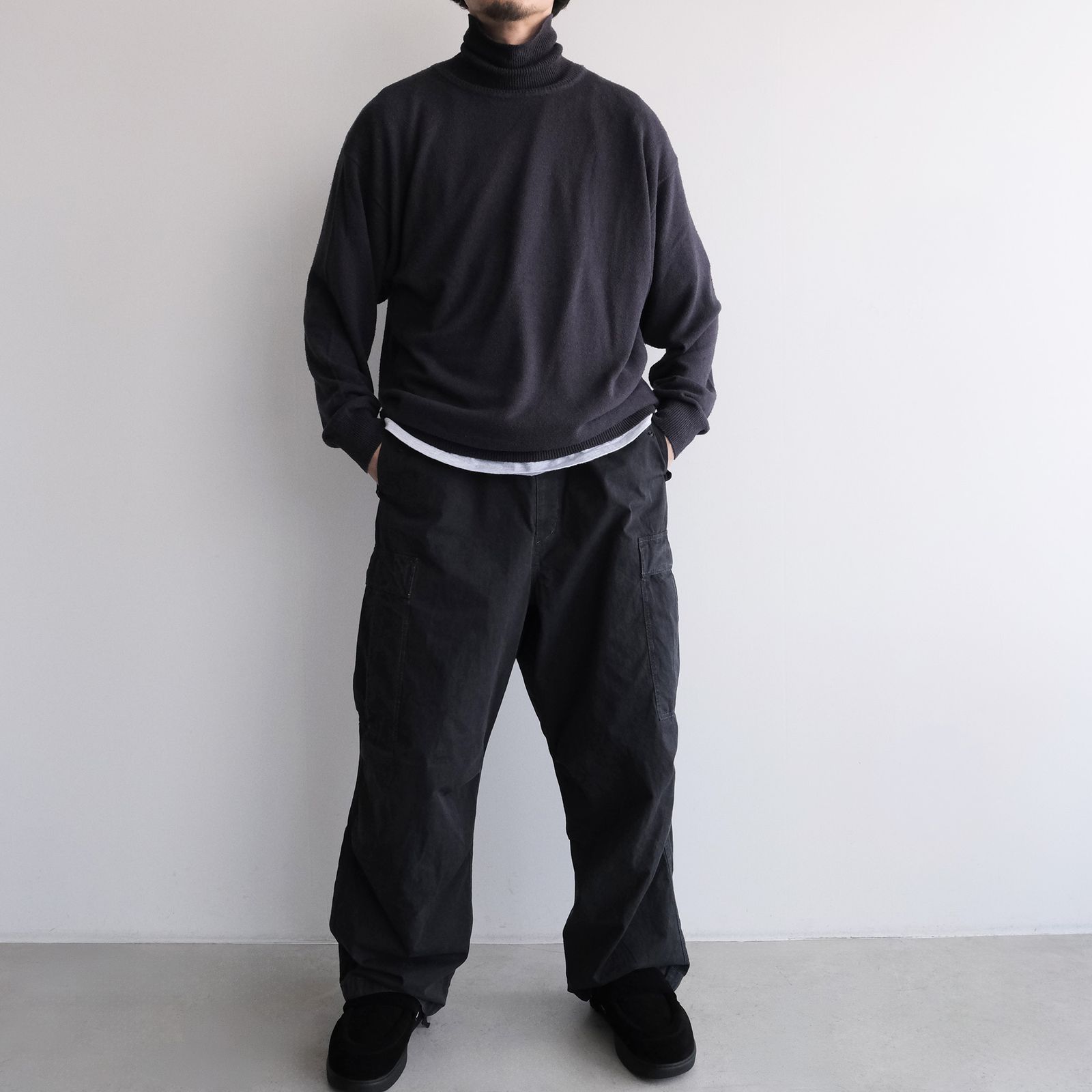 Silk Knit Turtle Neck -ニット-（Dark Navy / ダークネイビー）