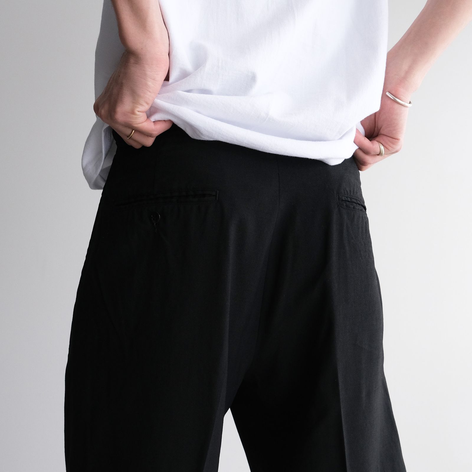 Wool 2 Tuck Trousers -パンツ-（Black / ブラック）