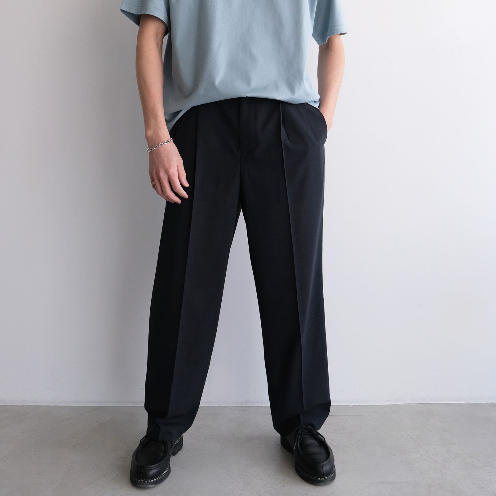 Twist Wool Gauze Two Tucked Easy Pants -スラックス-（Navy Top / ネイビートップ）