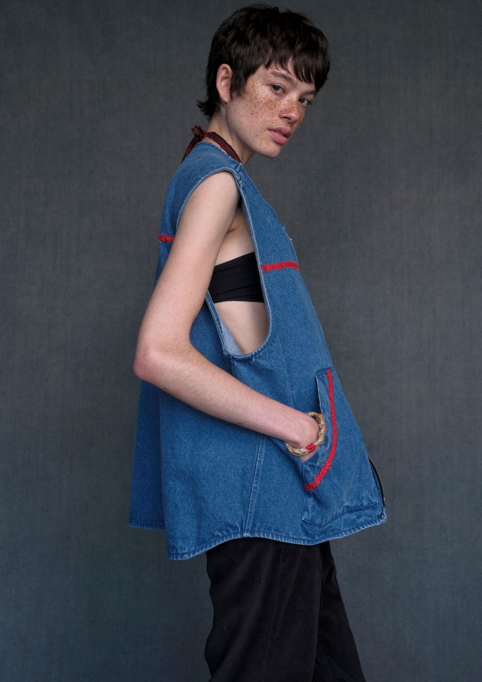 Trim Embroidery Denim Vest -ベスト-（Indigo×Black / インディゴ×ホワイト）