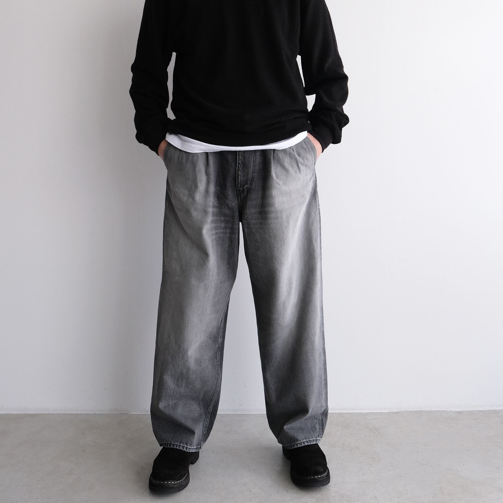 Selvage Denim Two Tuck Pants -デニムパンツ-（Black Light Fade / ブラックライトフェード）GU261-40061LB