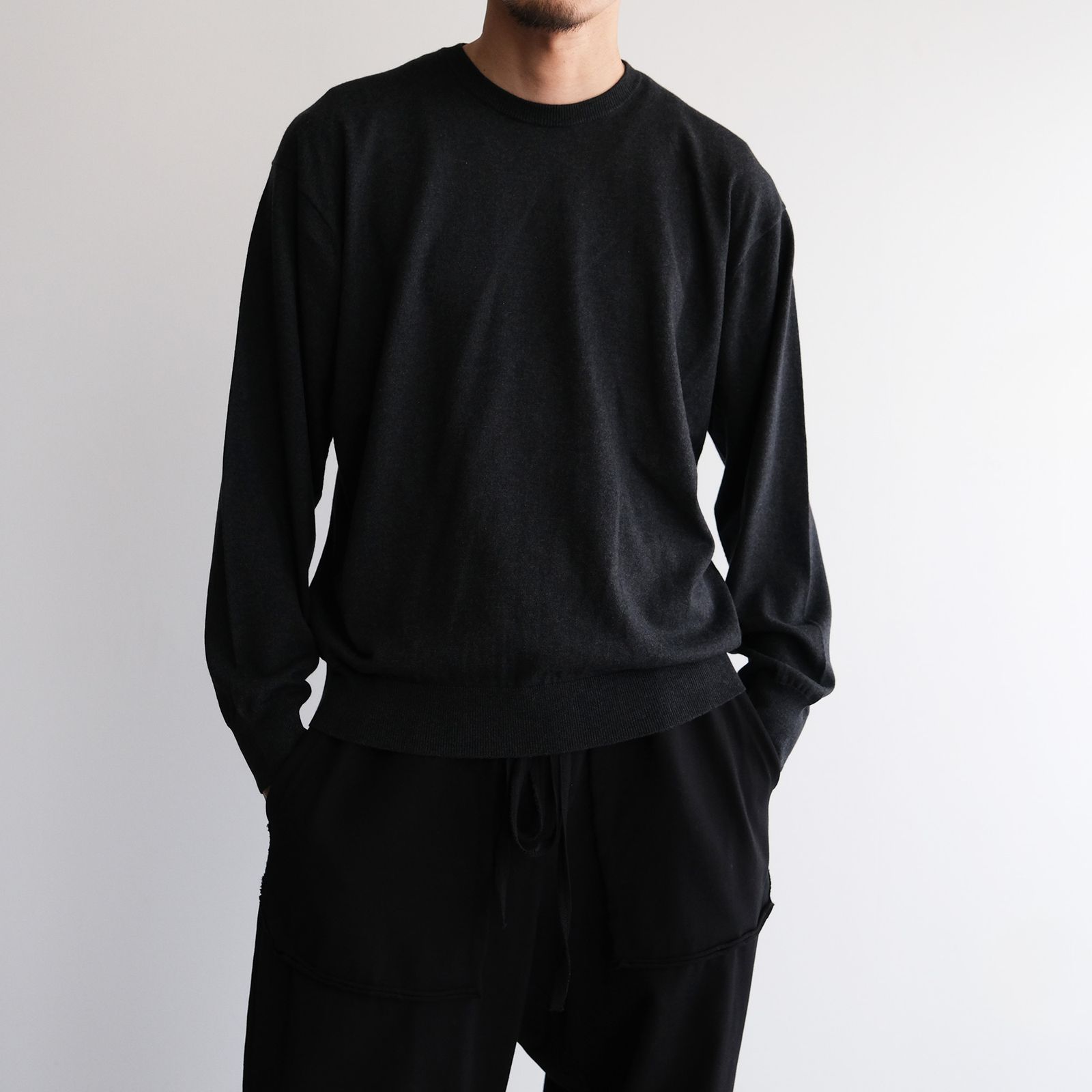 Cotton Cashmere Crew Neck -ニット-（Charcoal / チャコール）