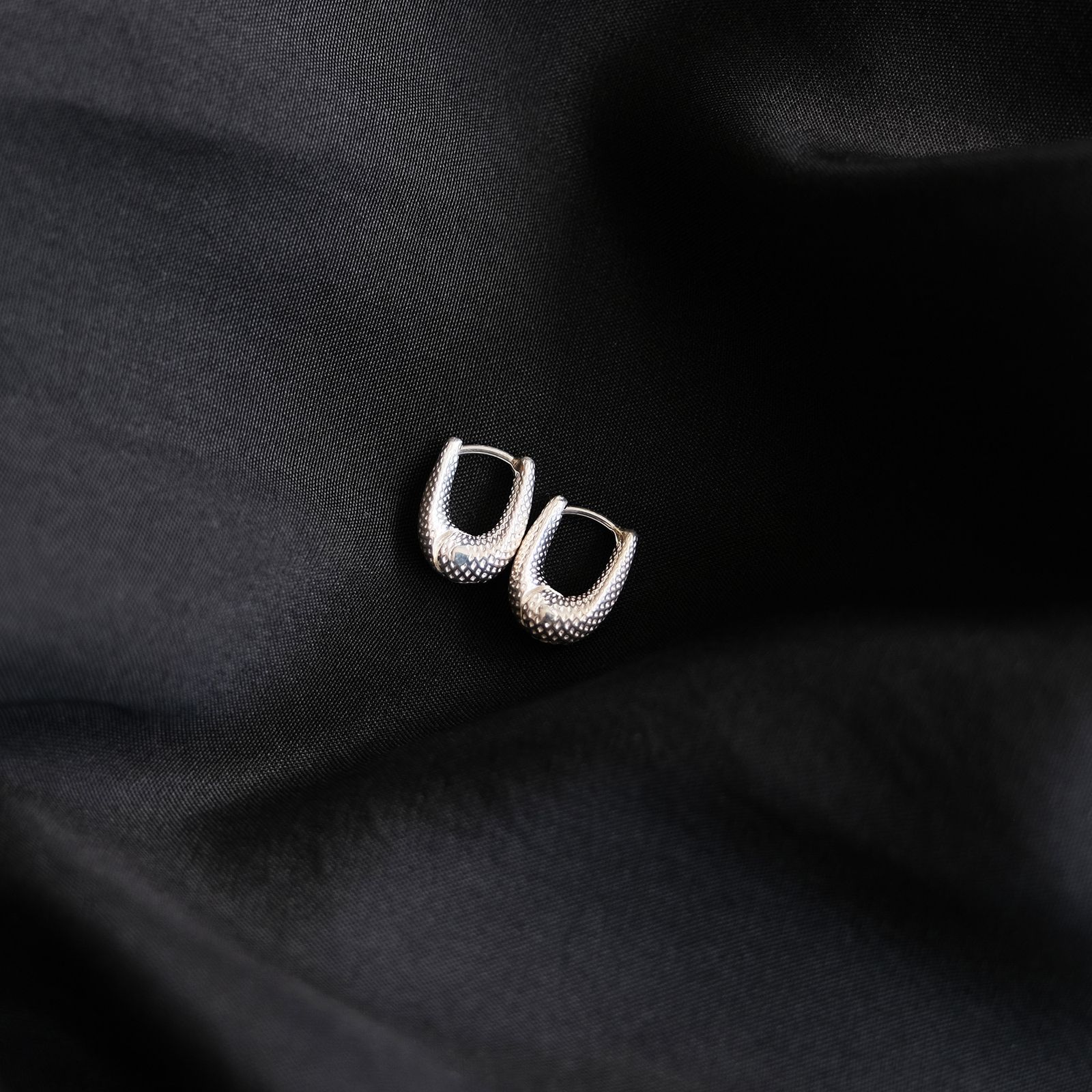 Tiny Tiny Dot Puffy Hoops -ピアス-（Silver 925 / シルバー925）
