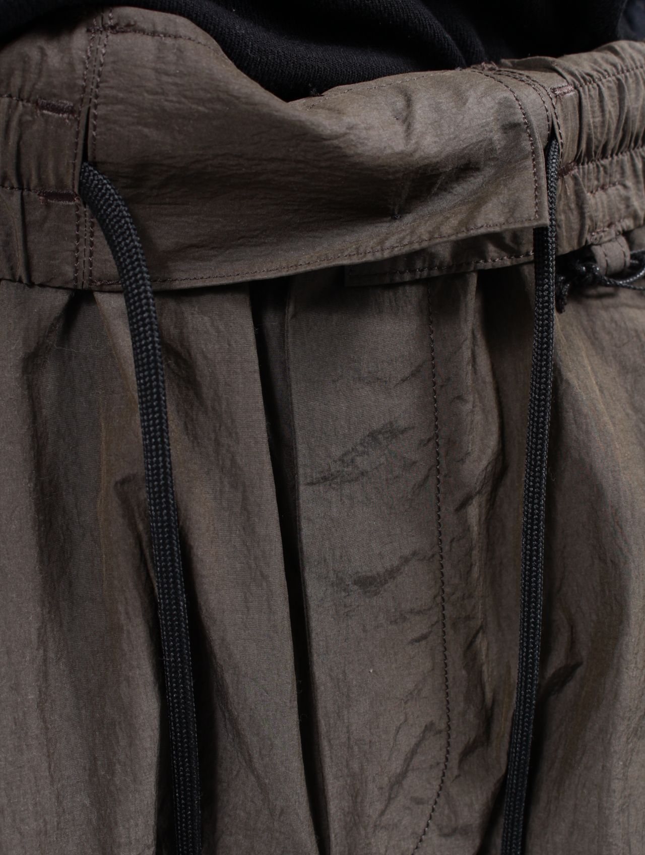 【25SS】ワッシャーナイロン ピンタック イージー トラウザーズ / WASHER NYLON  PINTUCK EASY TROUSERS .13 / バッファローブラウン