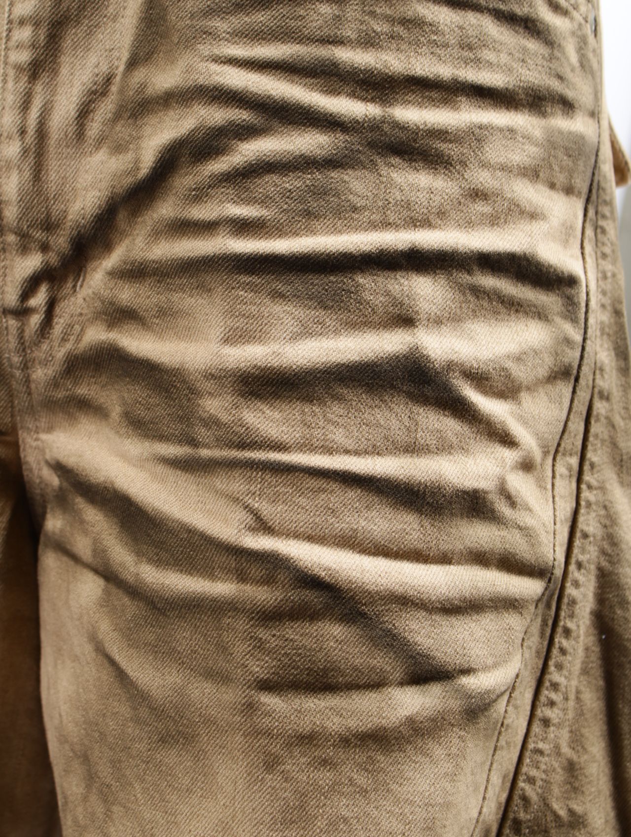 【25SS】3D ツイステッド デニム ショーツ / 3D TWISTED JORTS / CRAZY DIRTY WASHED TAN(ブラウン)