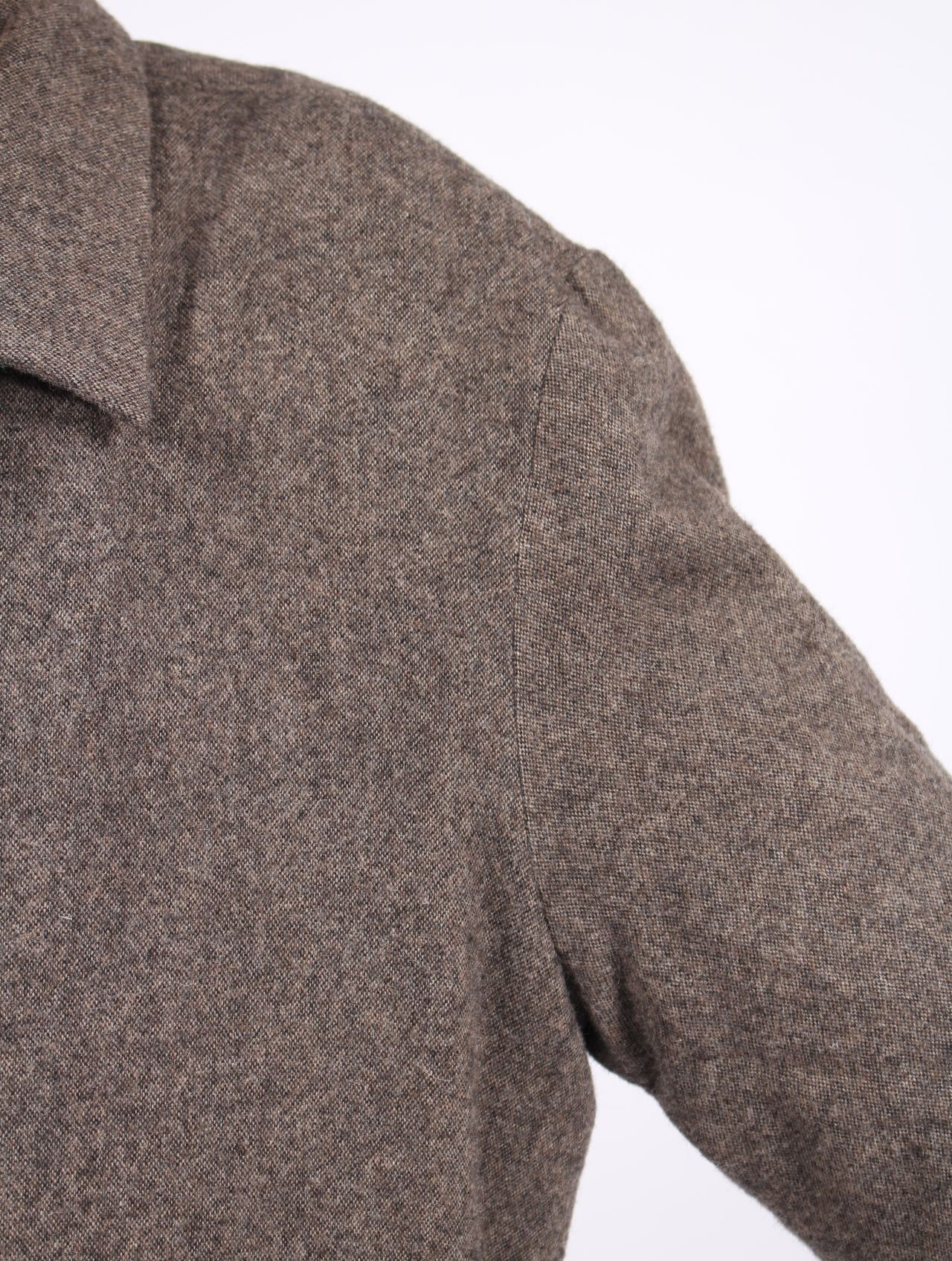 【25AW】ユニセックス ミッド フィット ダスト コート 925 シルバー フック クローザー / UNISEX MID FIT DUST COAT WITH 925 SILBER HOOK CLOSER / ブラウン