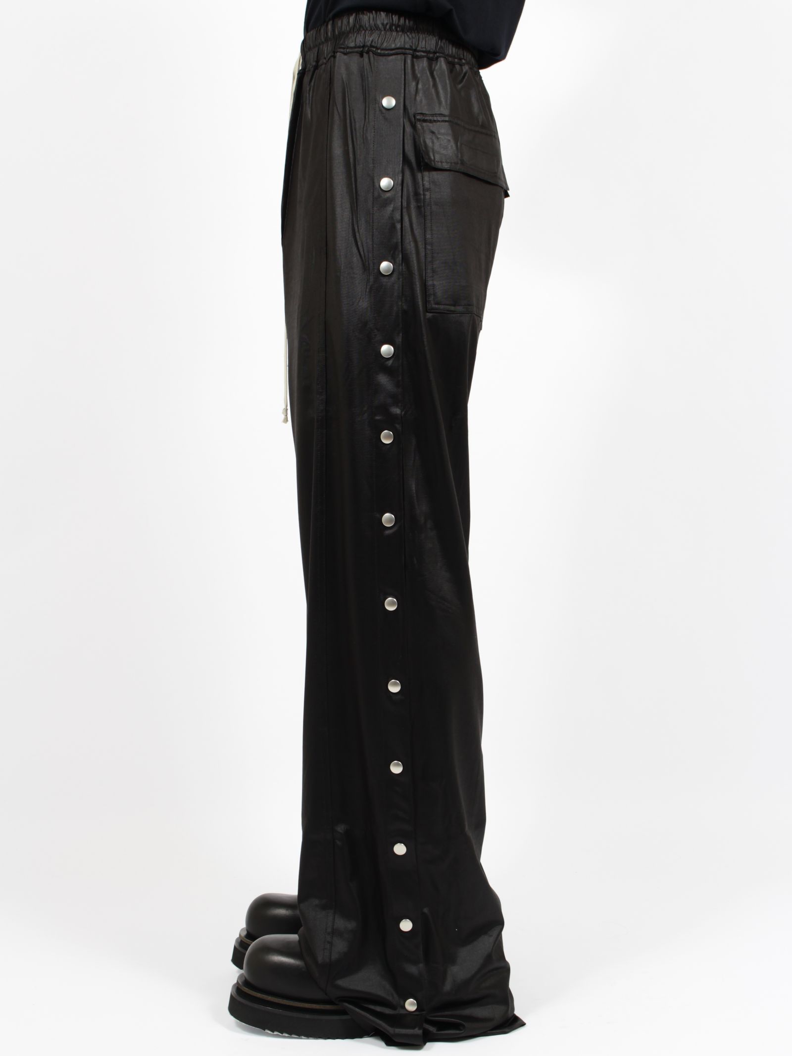【26SS】サイドスナップボタン ワイド プッシャー パンツ / WIDE PUSHER PANTS / ブラック