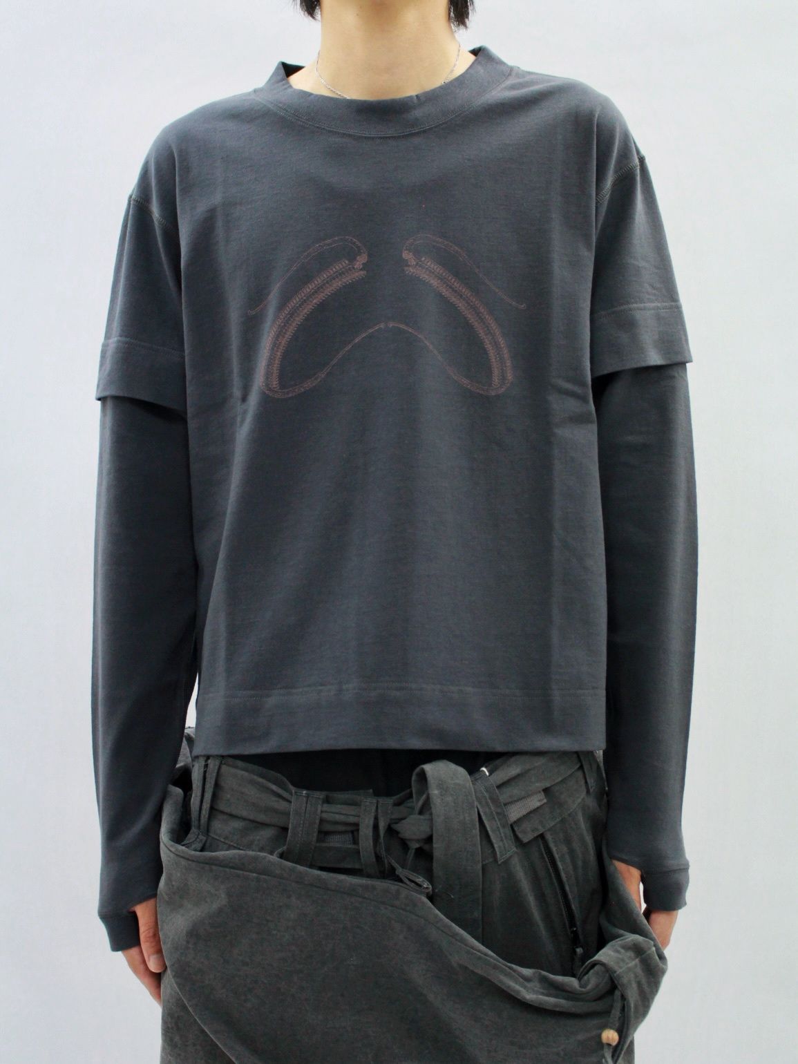 【25AW】25 ロングスリーブ Tシャツ / 25 LS TEE (×Jinjinneedle) / チャコール