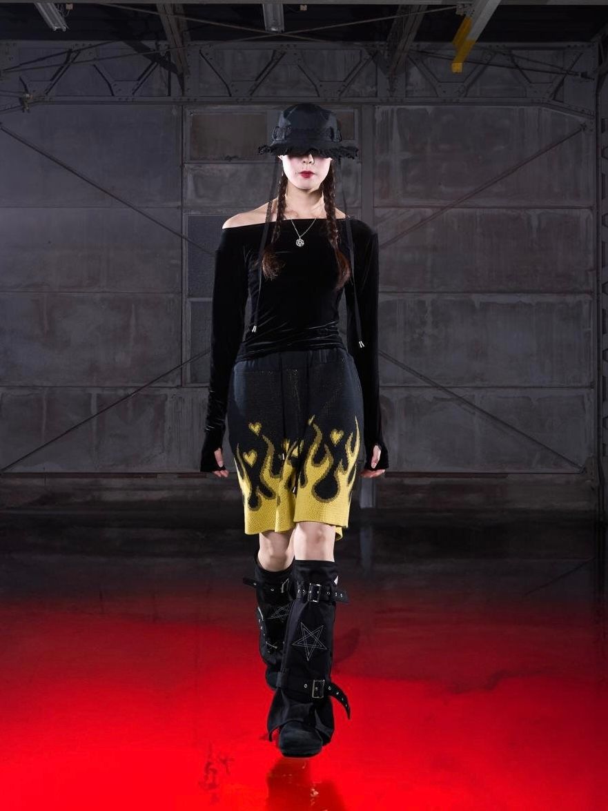 【26SS】ベロア ワンショルダー トップス & トラック ショーツ ジャージ スーツ / VELOURS ONE-SHOULDER TOP&TRACK SHORTS JERSEY SUIT / ブラック