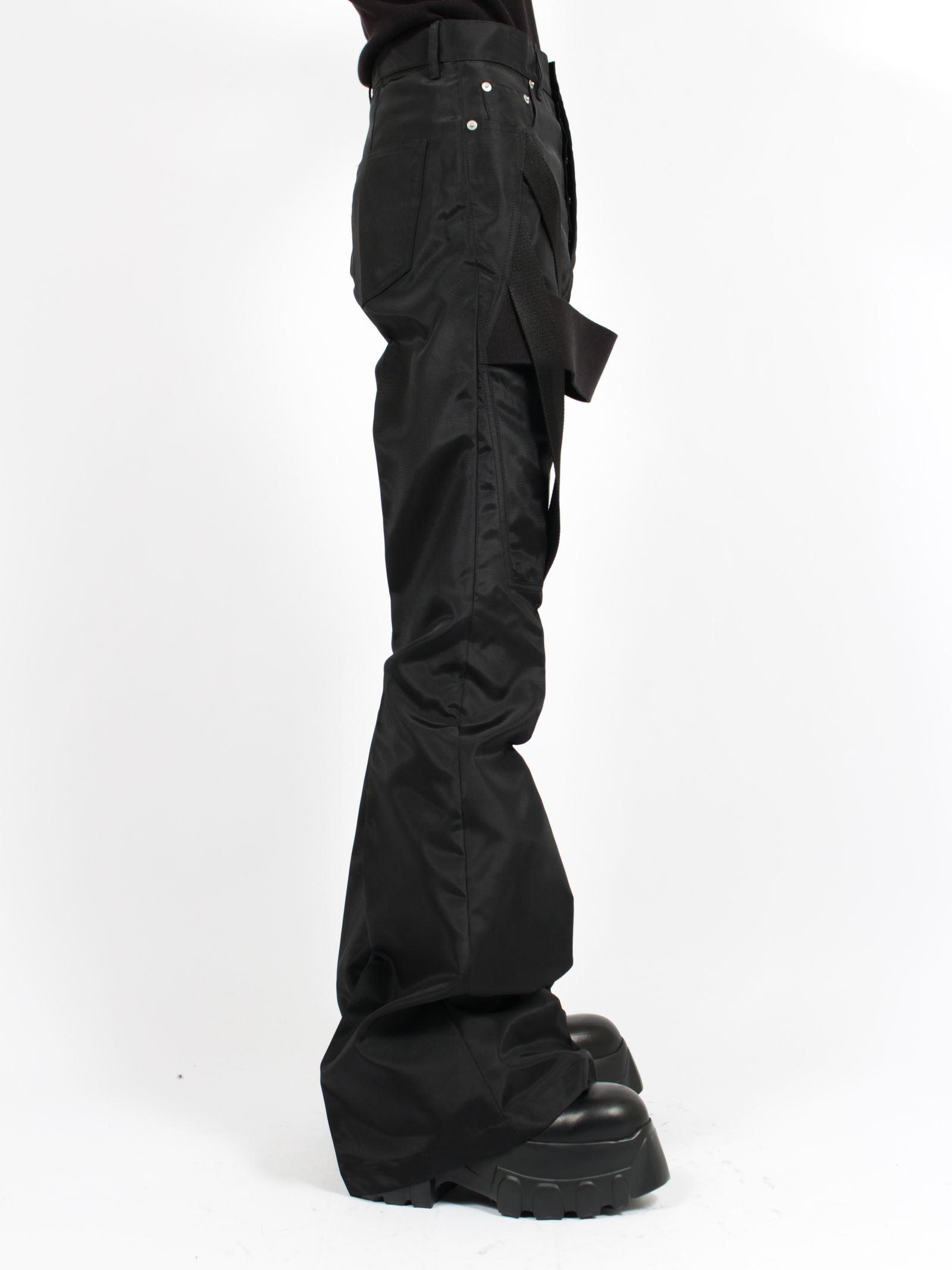 【26SS】メガストラップ ボラン フレア パンツ / MEGASTRAPPED BOLANS / ブラック