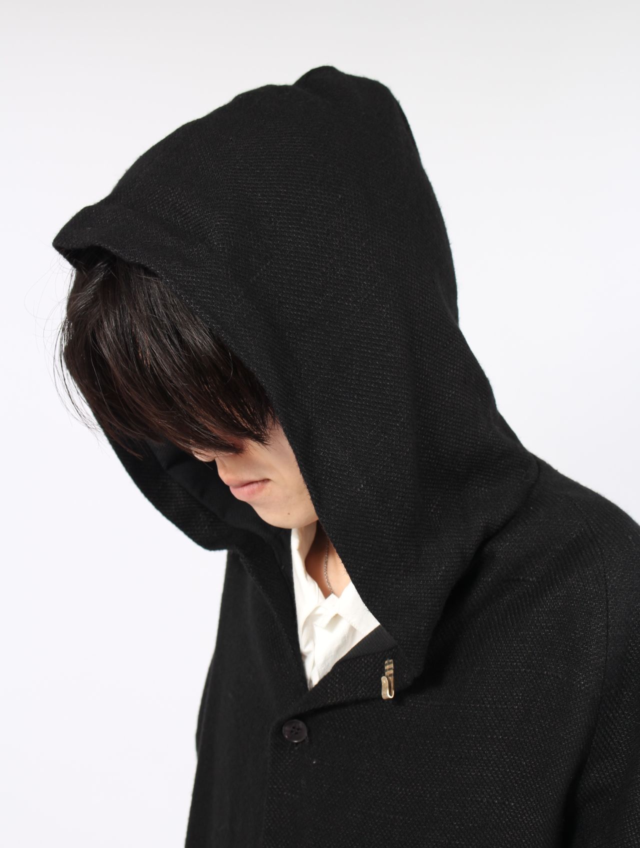 【25AW】ユニセックス ミッドフィット ラグラン フード コート 925 シルバー フック クローザー / UNISEX MID FIT RAGLAN HOOD COAT WITH 925 SILVER HOOK CLOSER / オフブラック
