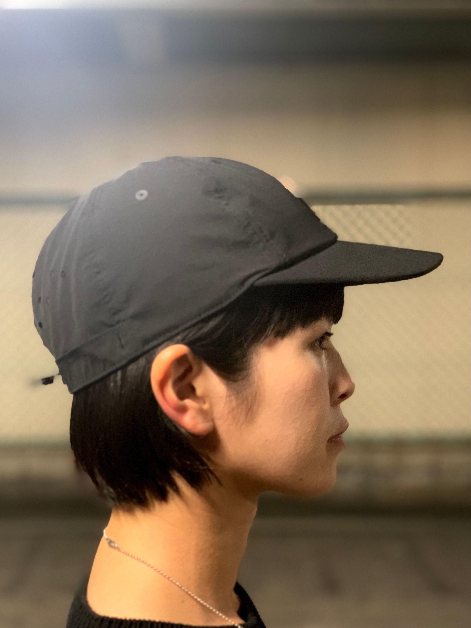 【20AW】パネルロゴ ストレートキャップ / Rhombus Badge Cap / ブラック × シルバー - ブラック