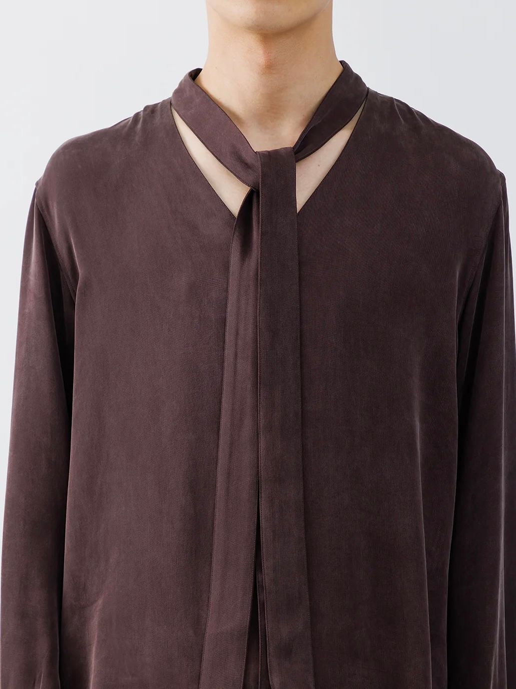 【26AW】Vネック ボウタイ ブラウス 長袖 シャツ / V-NECK BOW TIE BLOUSE .16 / OXBLOOD(ブラッド)