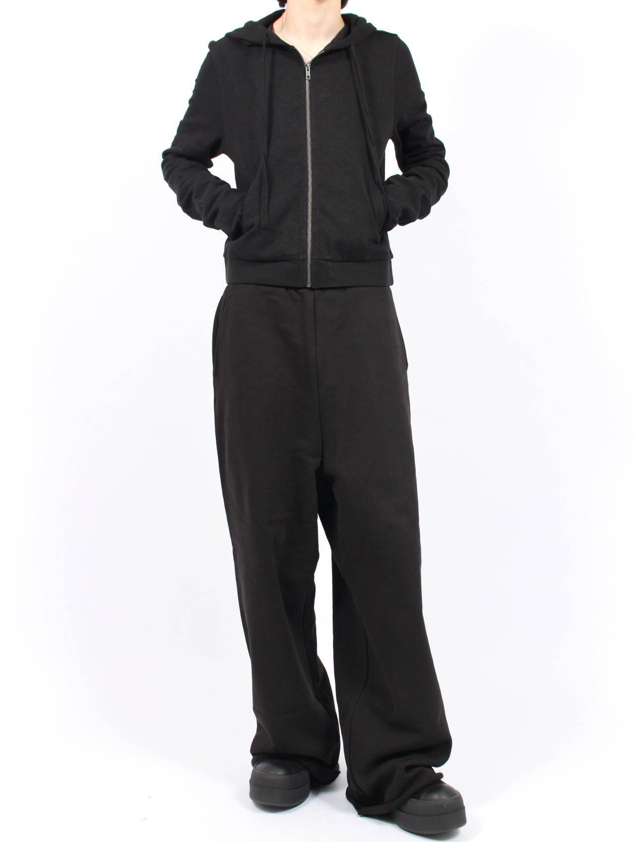 ライトウェイト クロップド ジップアップ フーディー パーカー / LIGHTWEIGHT CROPPED  ZIP UP / BLACK (ブラック)